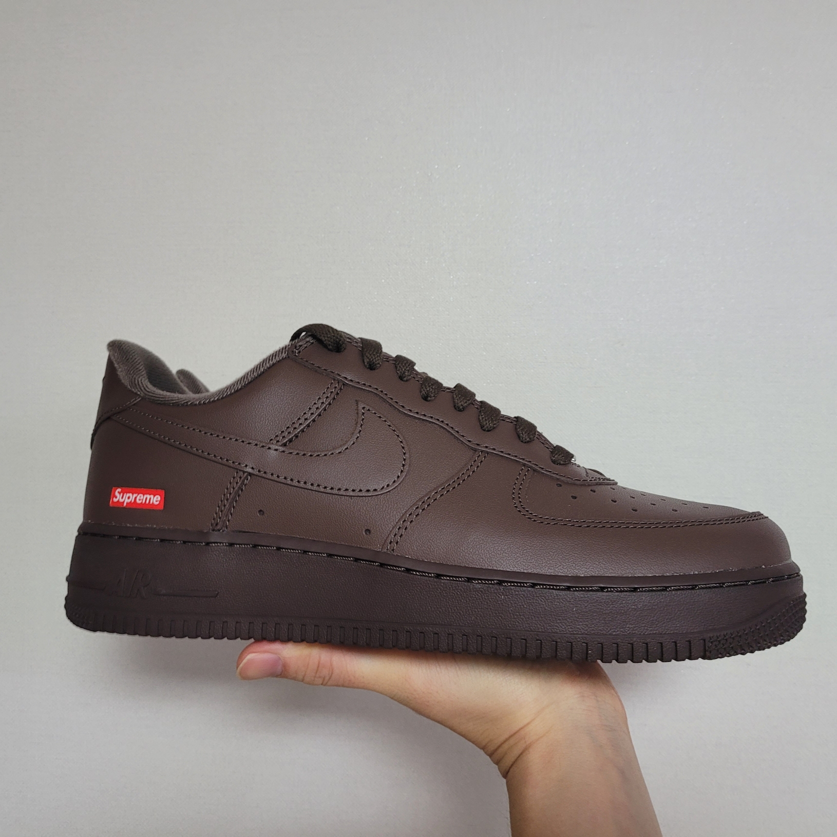 Nike x Supreme Air Force 1 Low Baroque Brown 착용 스타일 - 1