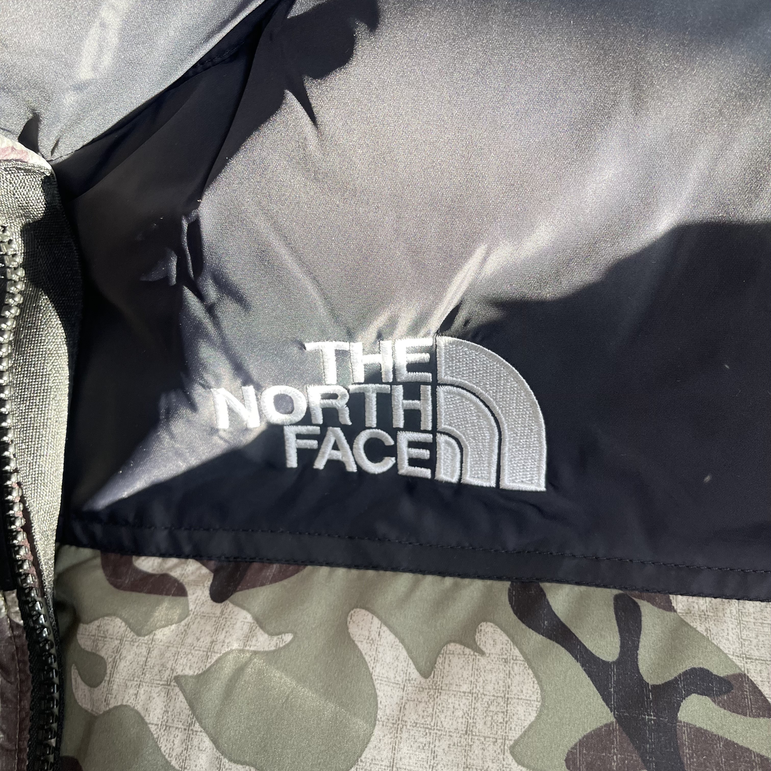 The North Face 1996 Novelty Nuptse Jacket Khaki 착용 스타일 - 2