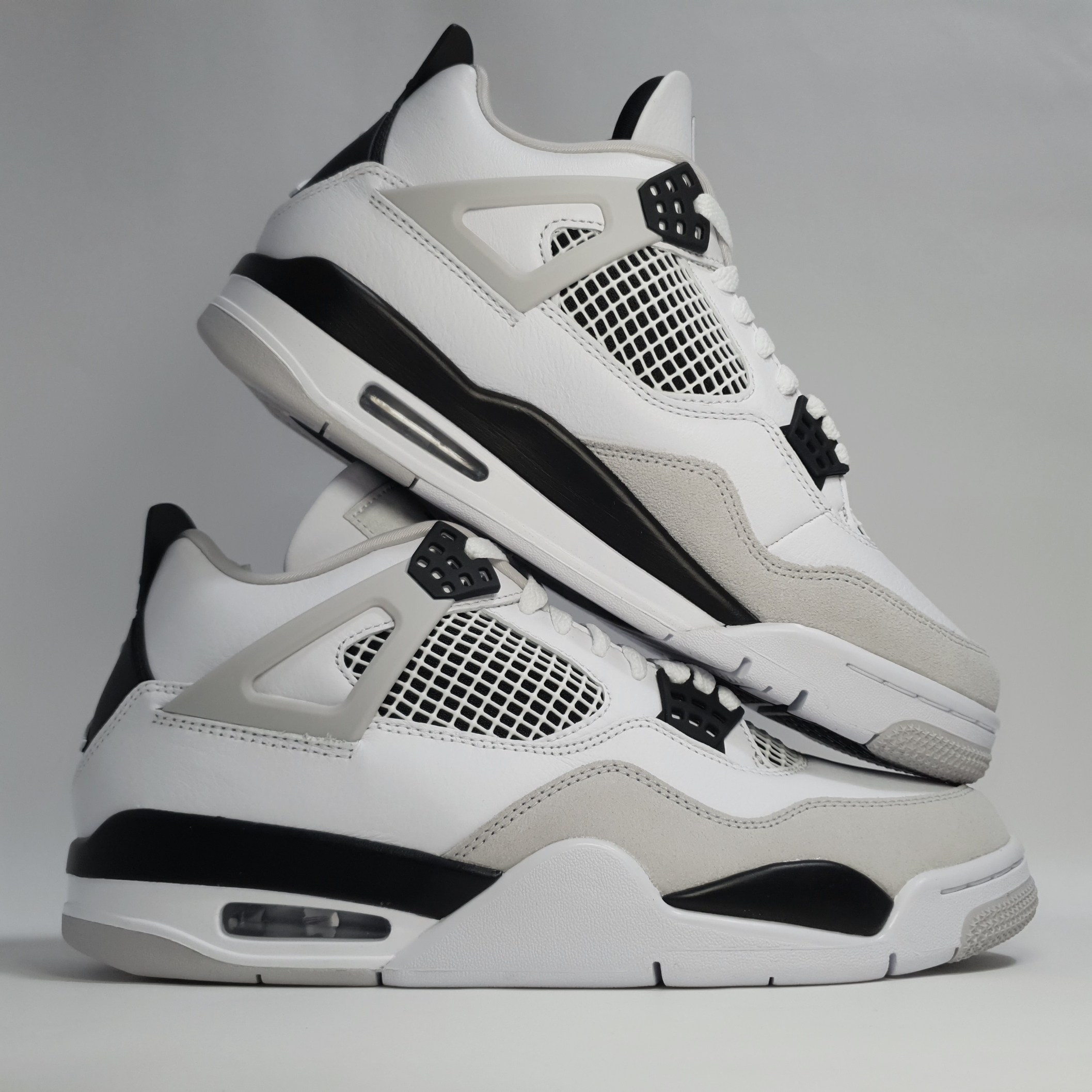 Jordan 4 Retro White and Black 착용 스타일 - 4