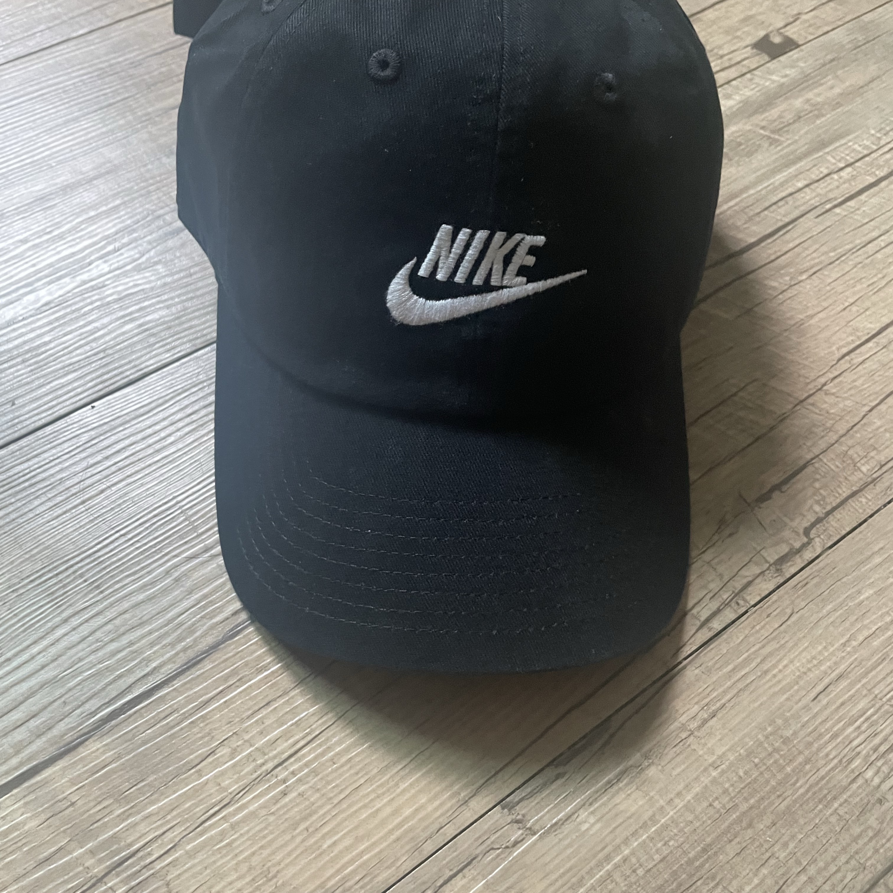 Nike Heritage 86 Futura Washed Cap Black White 착용 스타일