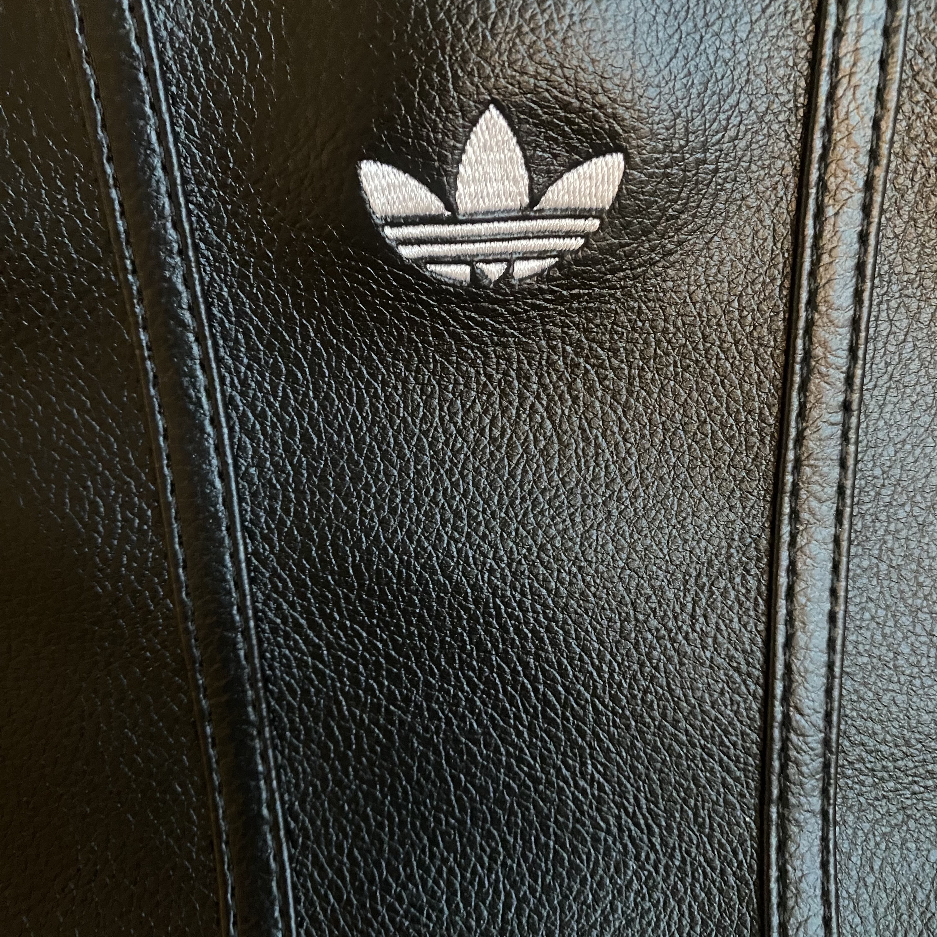 Adidas Mini Airliner Bag Black 착용 스타일 - 3
