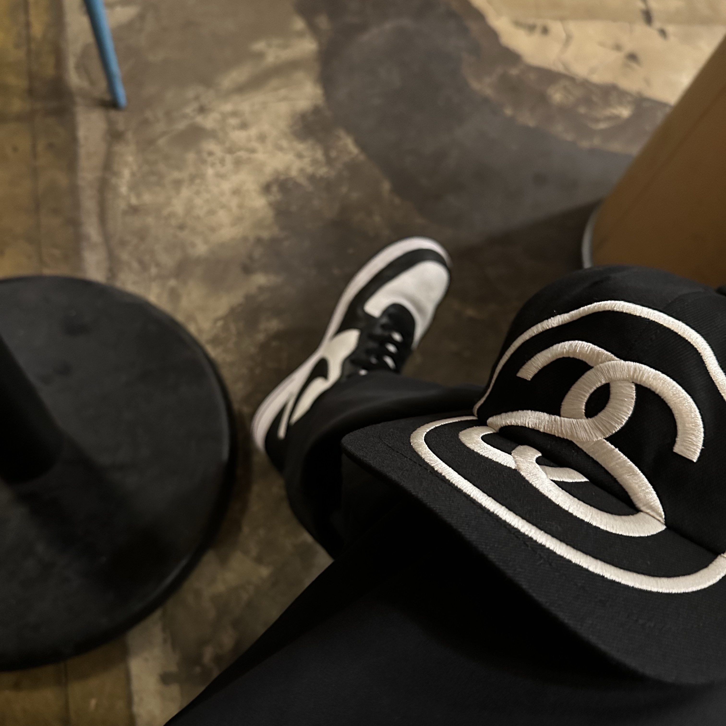 Nike x Stussy Air Force 1 '07 Mid SP Black and Light Bone 착용 스타일