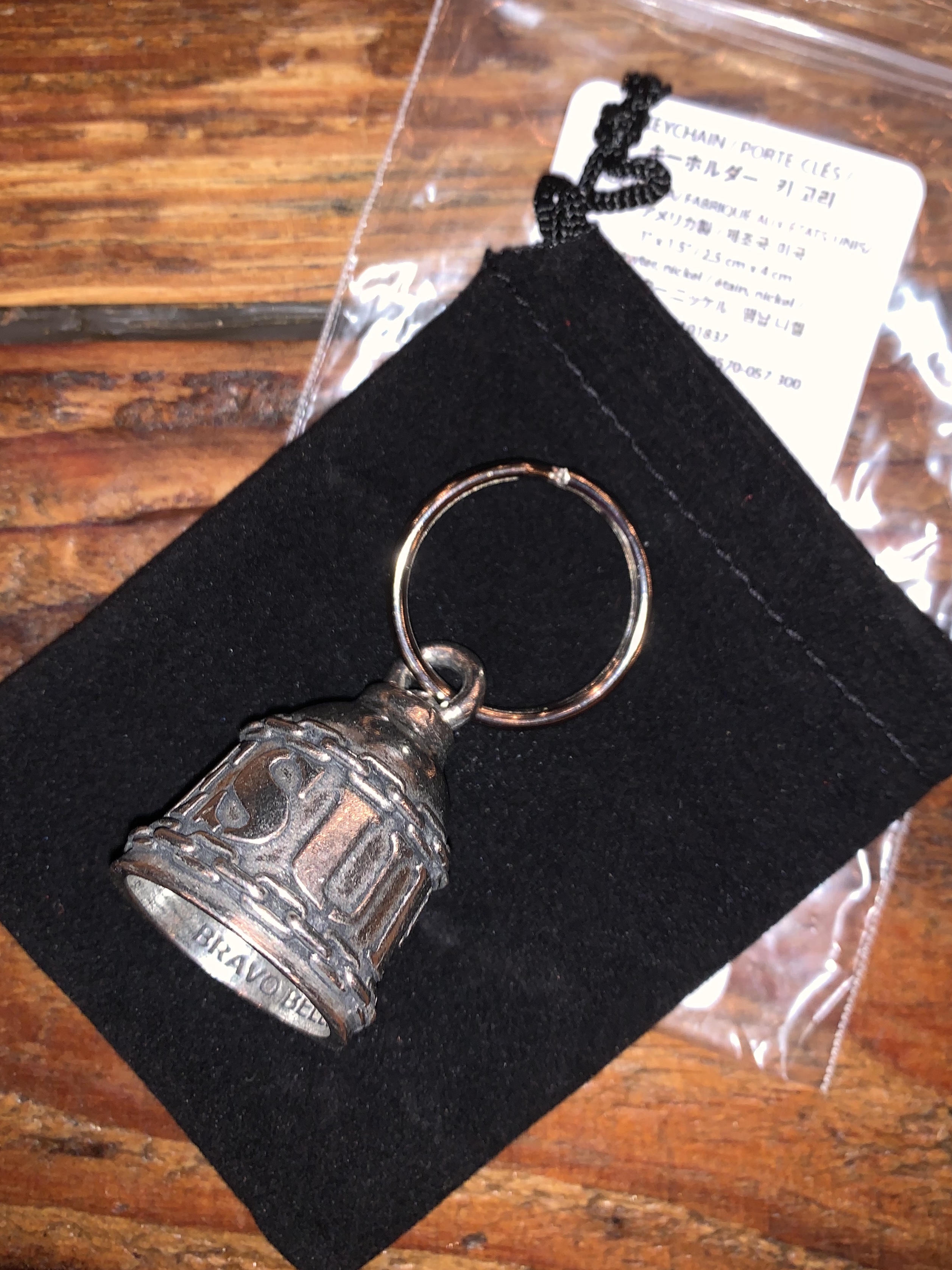 Supreme Bravo Bell Silver - 23FW 착용 스타일