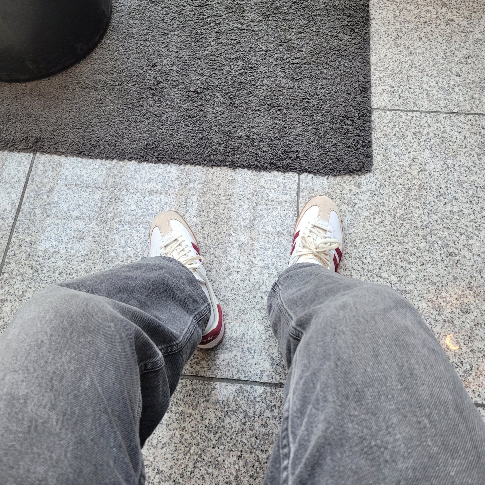 Adidas x Sporty & Rich Samba OG Cloud White Collegiate Burgundy 착용 스타일