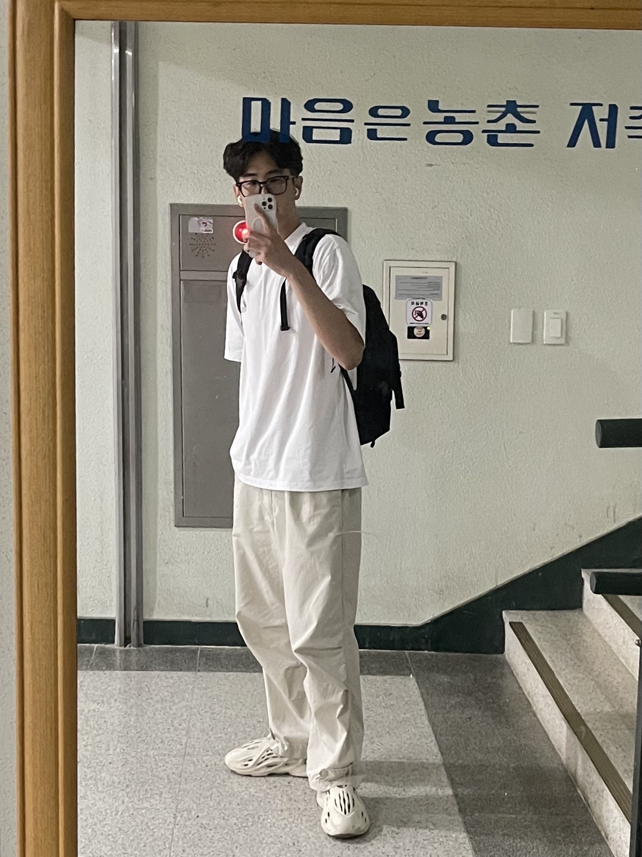 Adidas Yeezy Foam RNNR Sand, Supreme Backpack Black - 18FW 착용 스타일