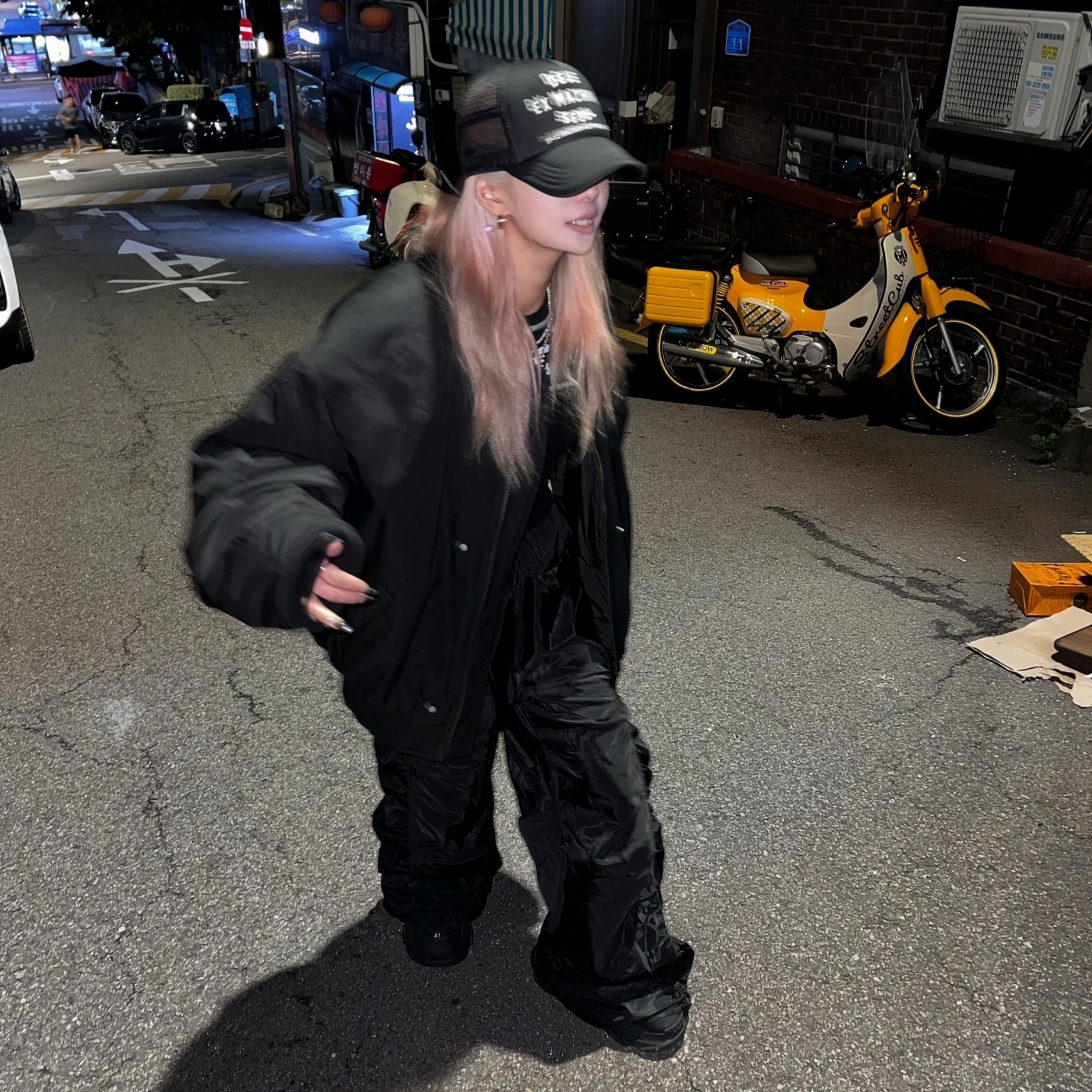 Balenciaga Triple S Black, Deus Ex Machina Tokyo Asakusa Address Trucker Cap Black 착용 스타일 - 1