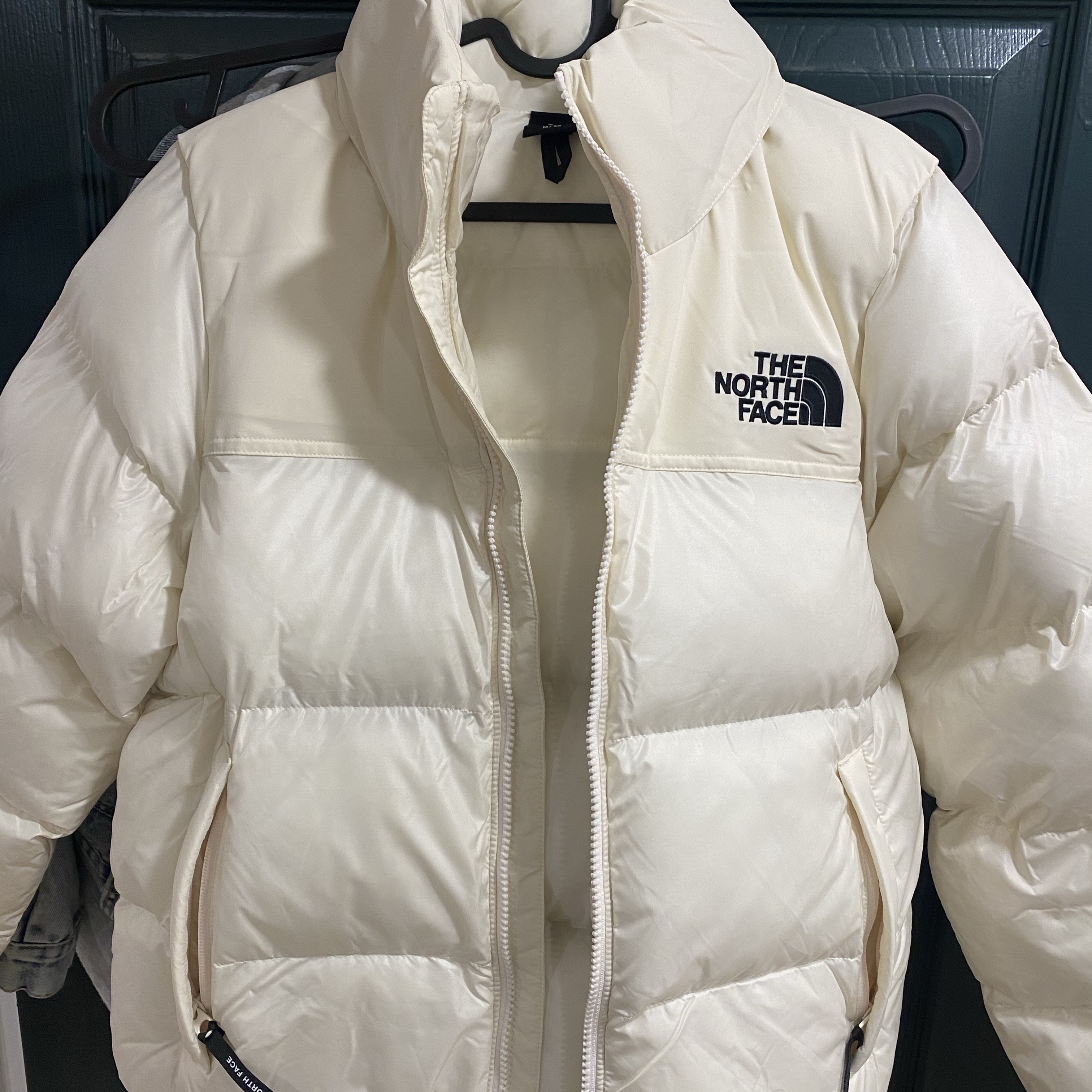 (W) The North Face Nuptse On Ball Jacket Ivory 착용 스타일