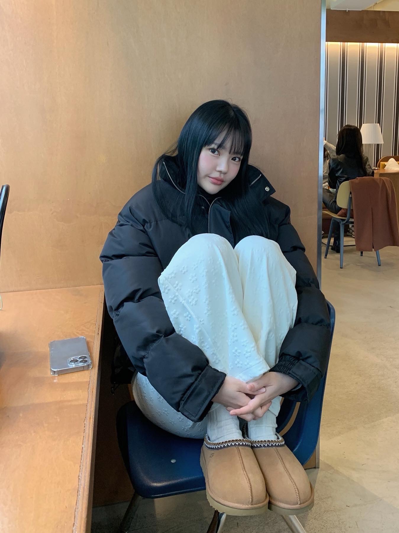 (W) UGG Tasman Slipper Chestnut 착용 스타일 - 1