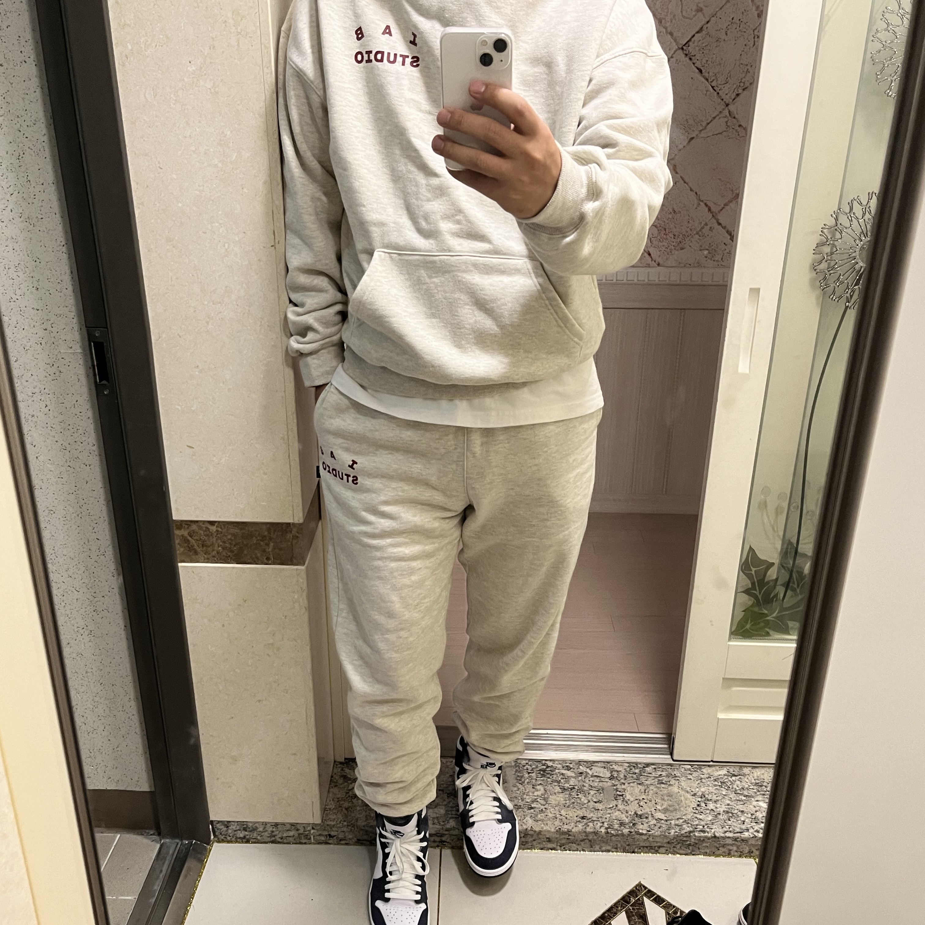 IAB Studio Half Zip-Up Oatmeal Burgundy, IAB Studio Sweatpants Oatmeal Burgundy - 22SS 착용 스타일