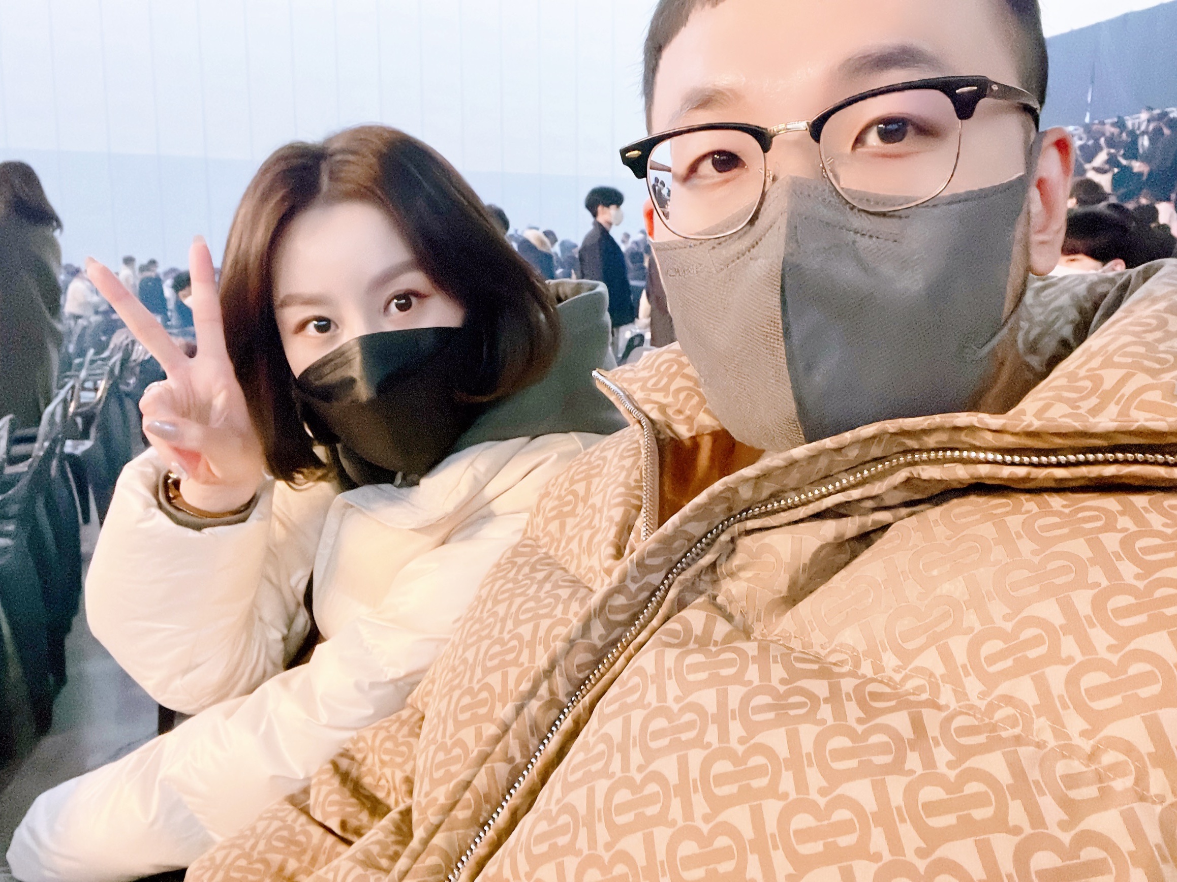 (W) The North Face White Label Novelty Nuptse Down Jacket Cream, Burberry Monogram Jacquard Puffer Jacket Soft Fawn 착용 스타일