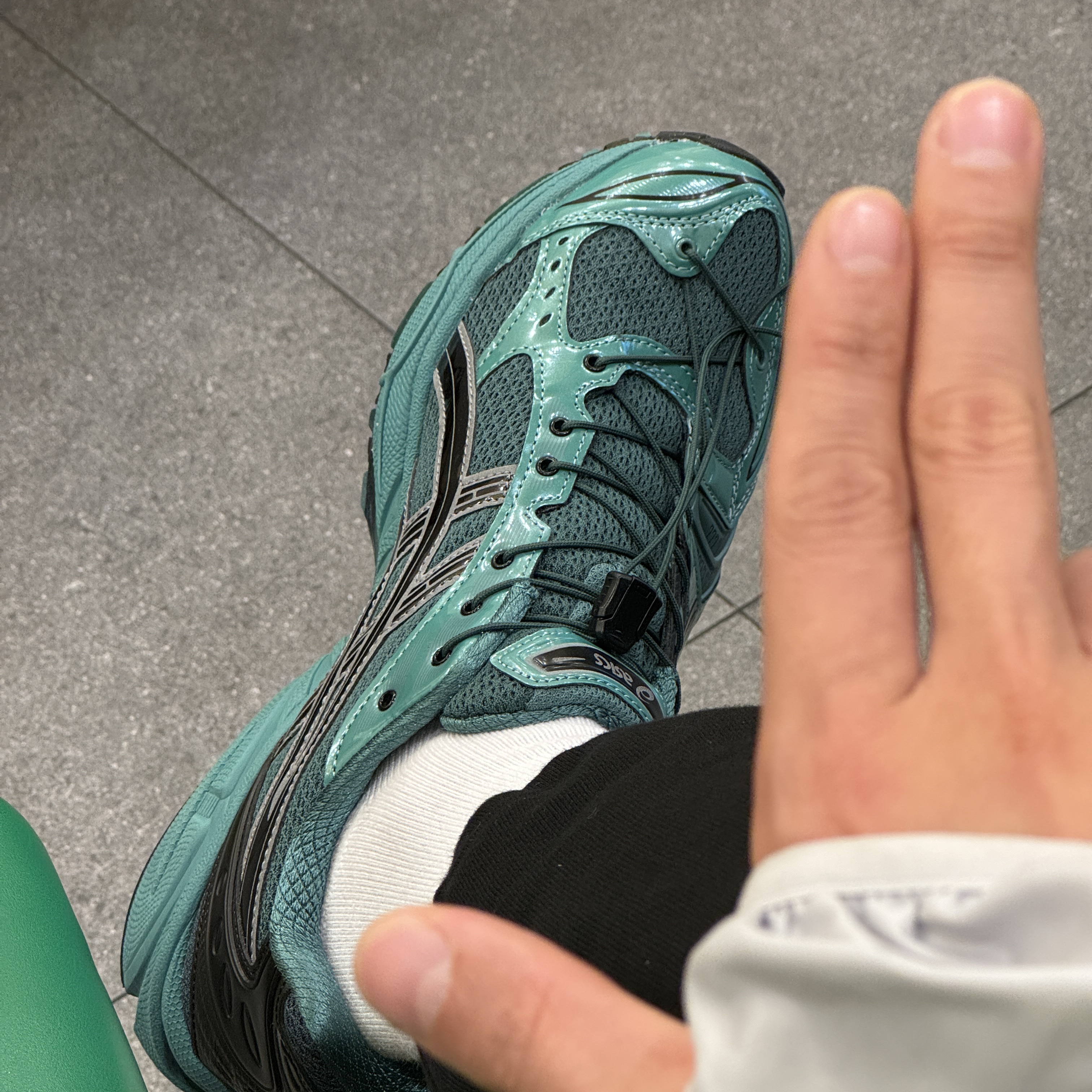 Asics x Unaffected Gel-Kayano 14 Uranus Green 착용 스타일