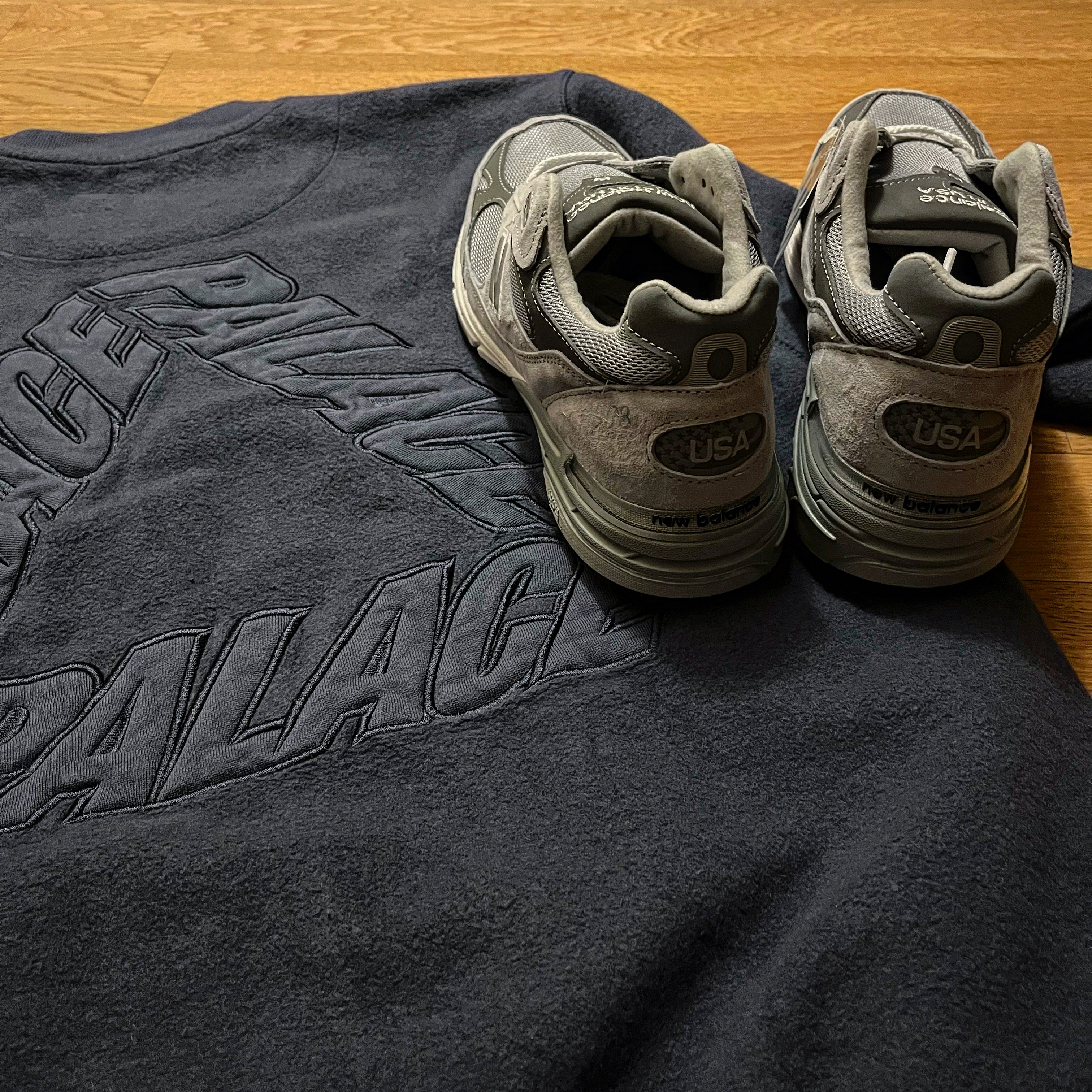 Palace Reverse P-3 Crew Navy - 23FW, New Balance 993 Made in USA Grey - D Standard 착용 스타일