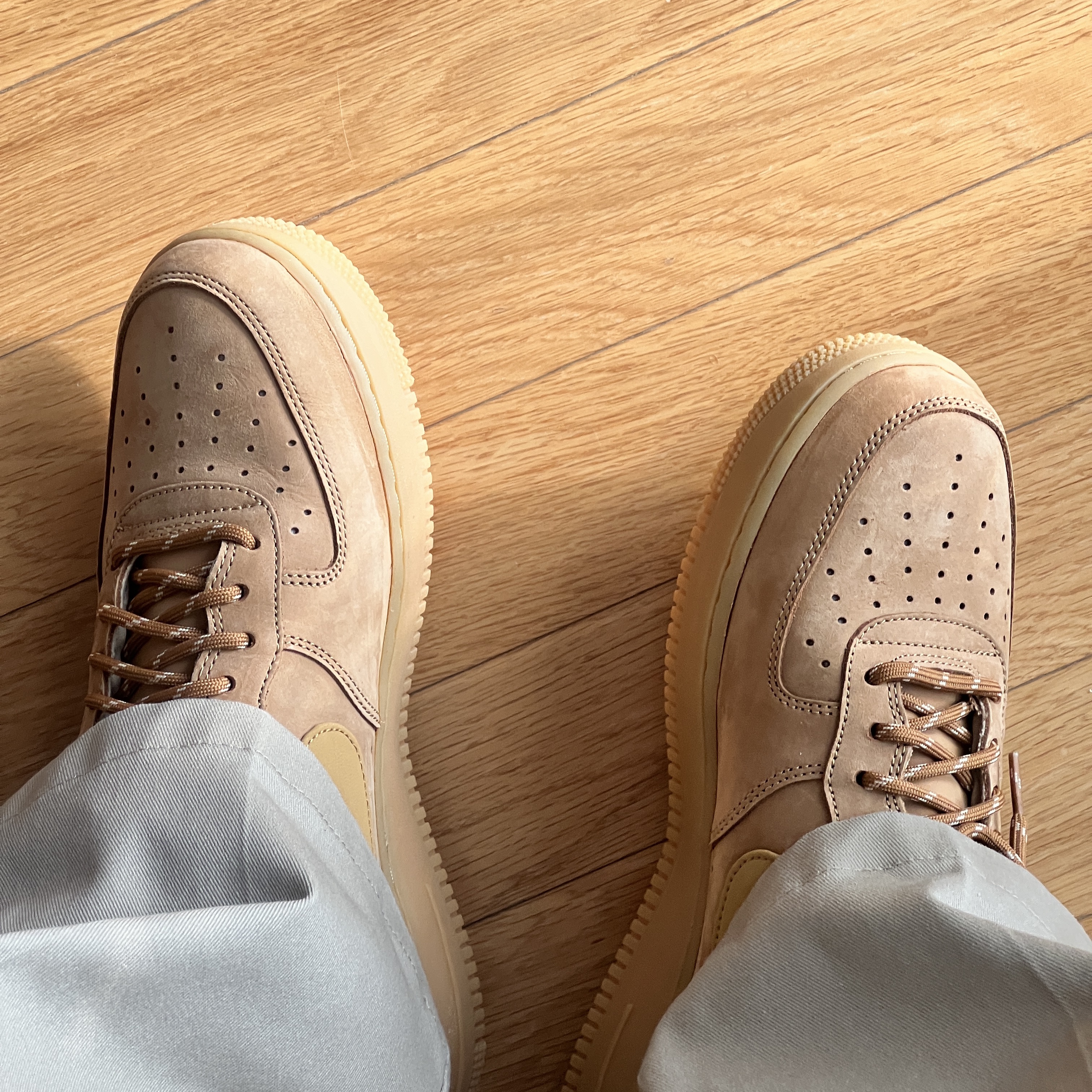 Nike Air Force 1 '07 WB Flax 착용 스타일 - 2