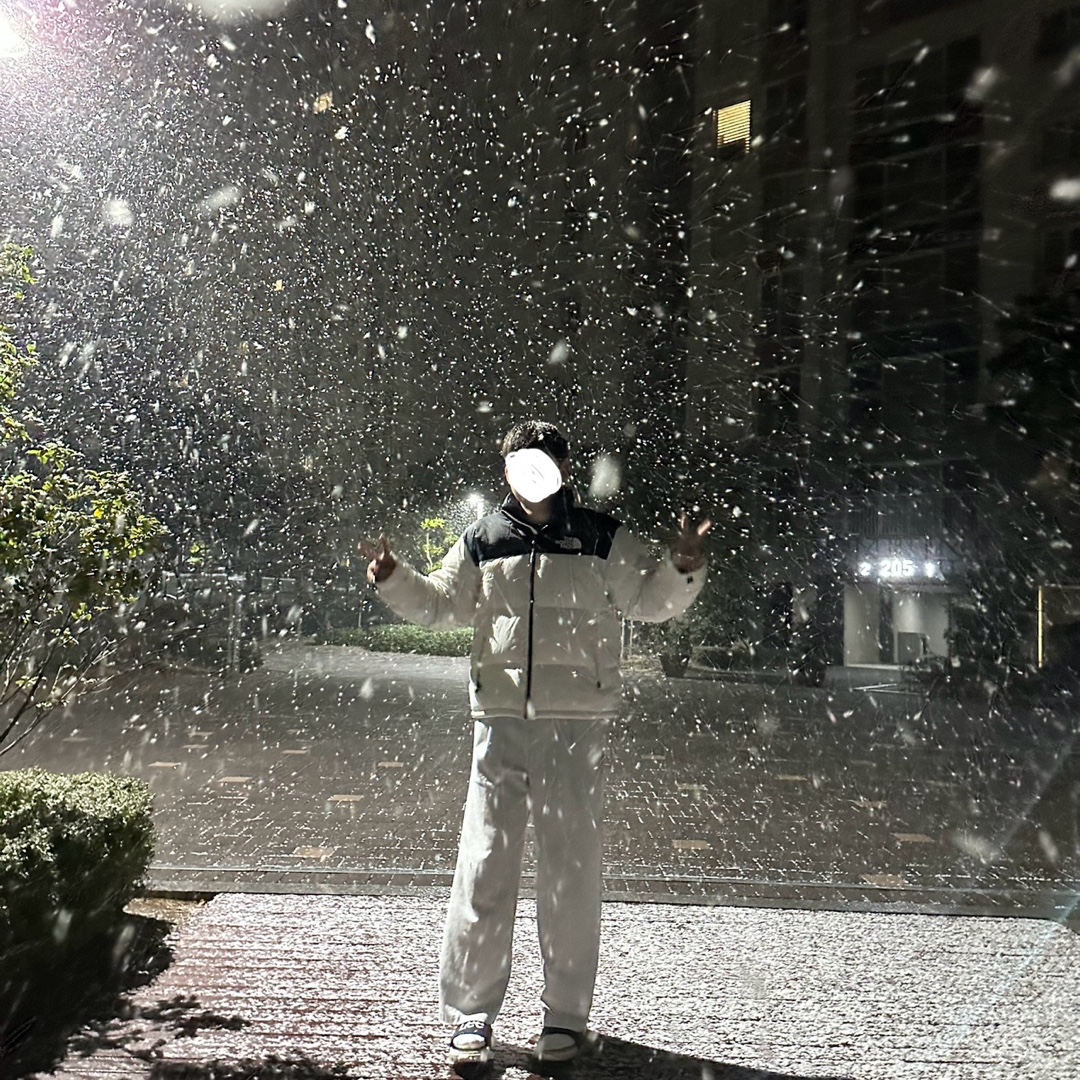The North Face 1996 Eco Nuptse Jacket White 착용 스타일