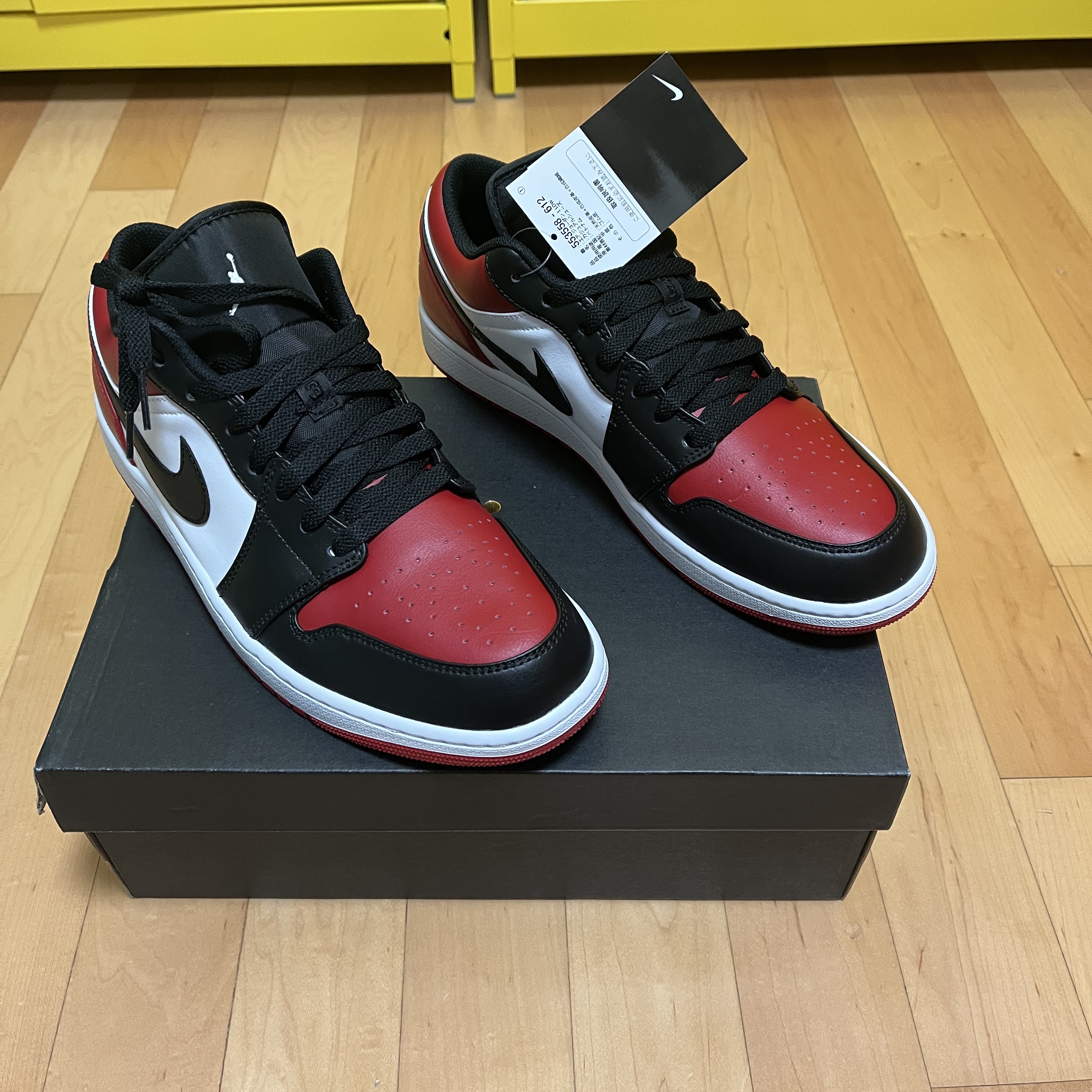 Jordan 1 Low White Varsity Red 착용 스타일