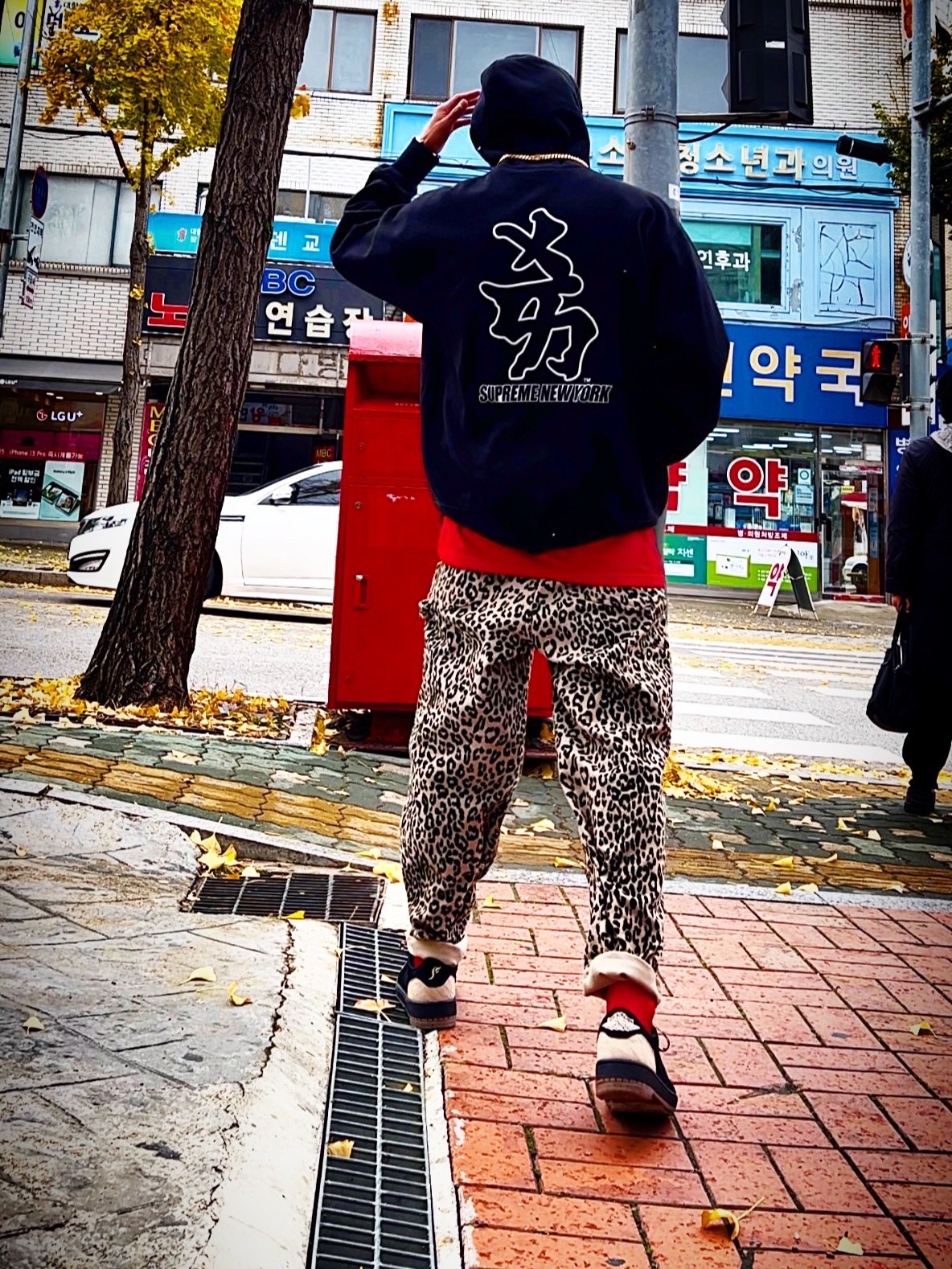 Supreme x New York Yankees Kanji New Era Black - 22FW, Supreme x New York Yankees Kanji Hooded Sweatshirt Black - 22FW 착용 스타일 - 2
