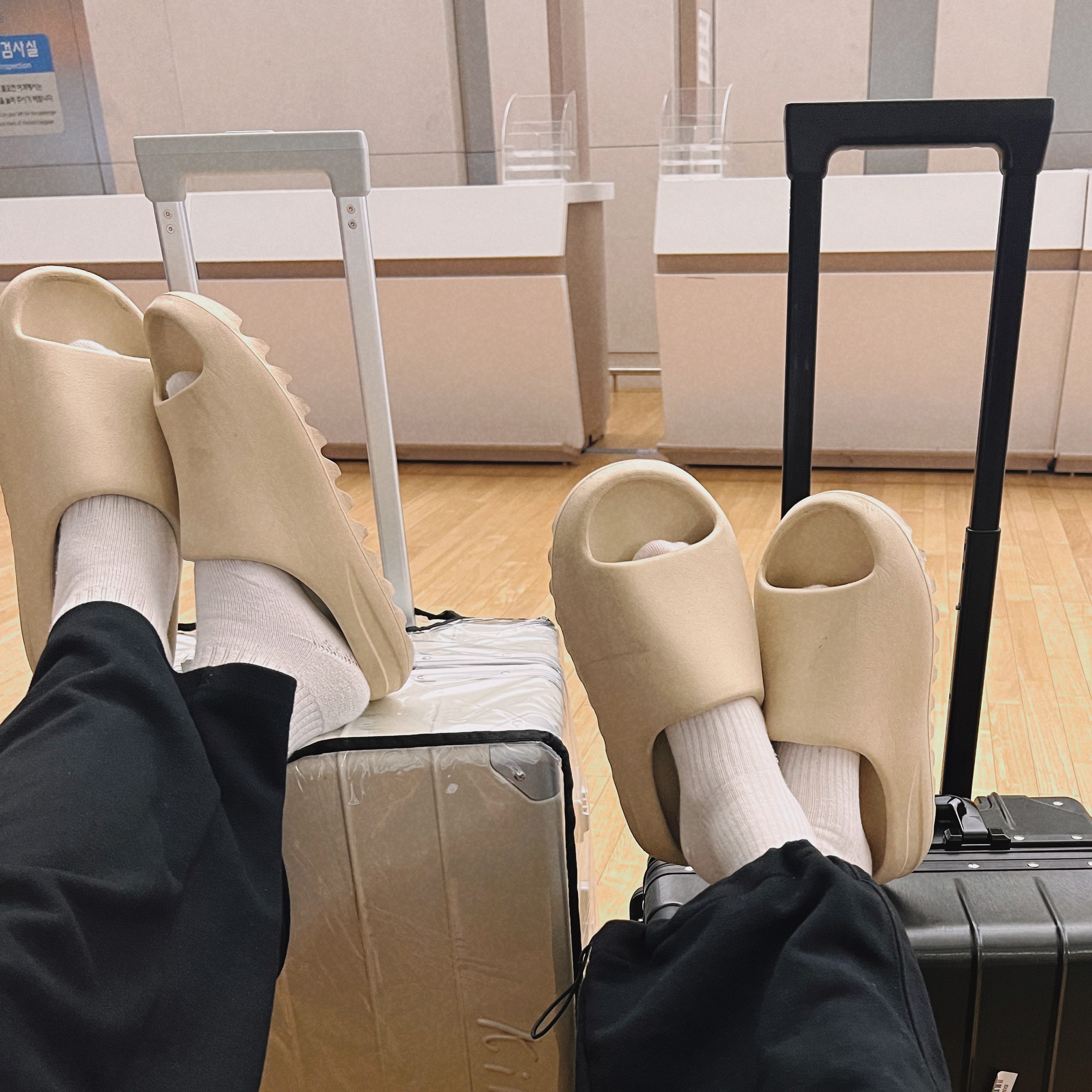 Adidas Yeezy Slide Bone 2022/2023 착용 스타일