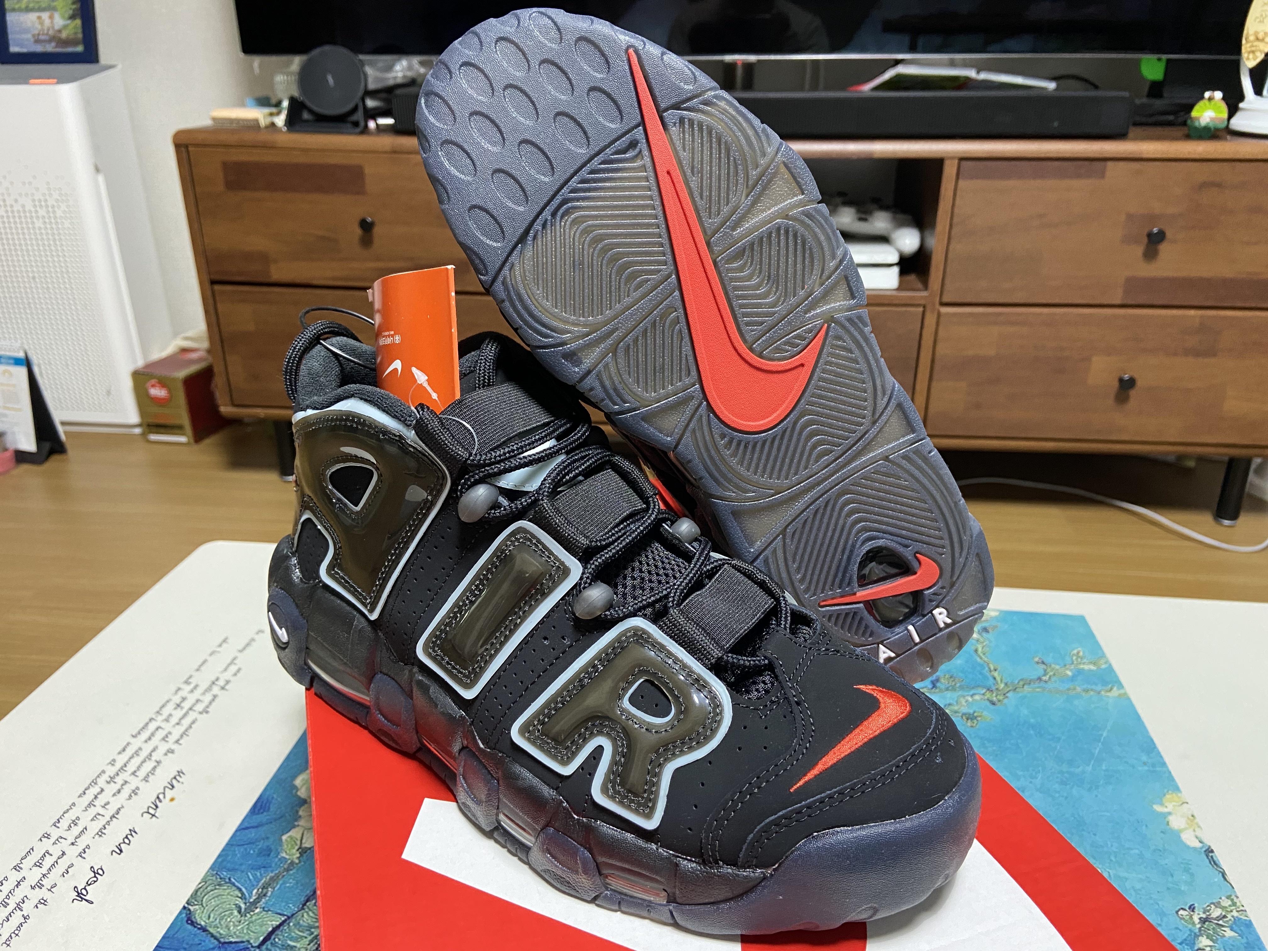 Nike Air More Uptempo 96 Maximum Volume 착용 스타일 - 4