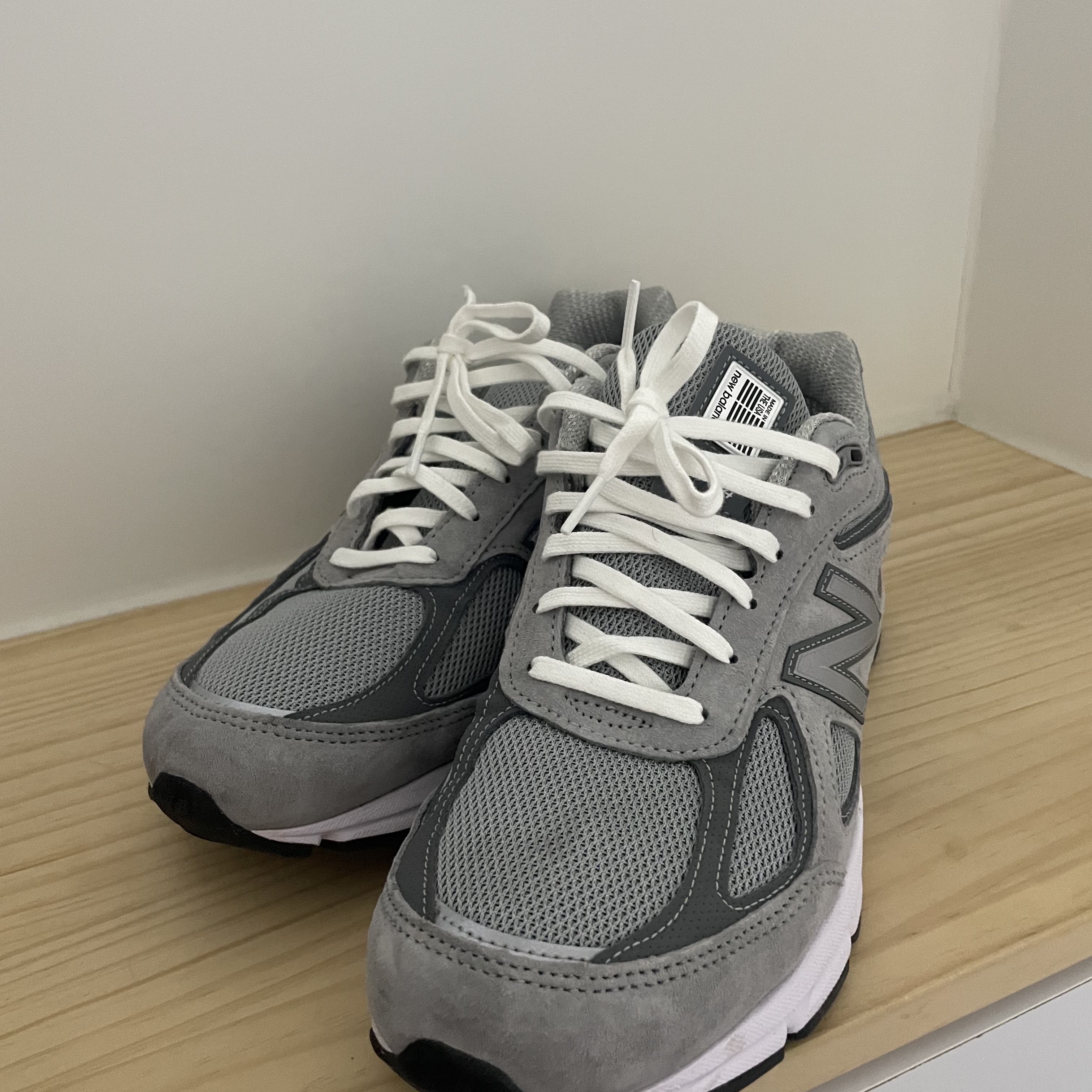 New Balance 990v4 Made in USA Grey Silver 착용 스타일