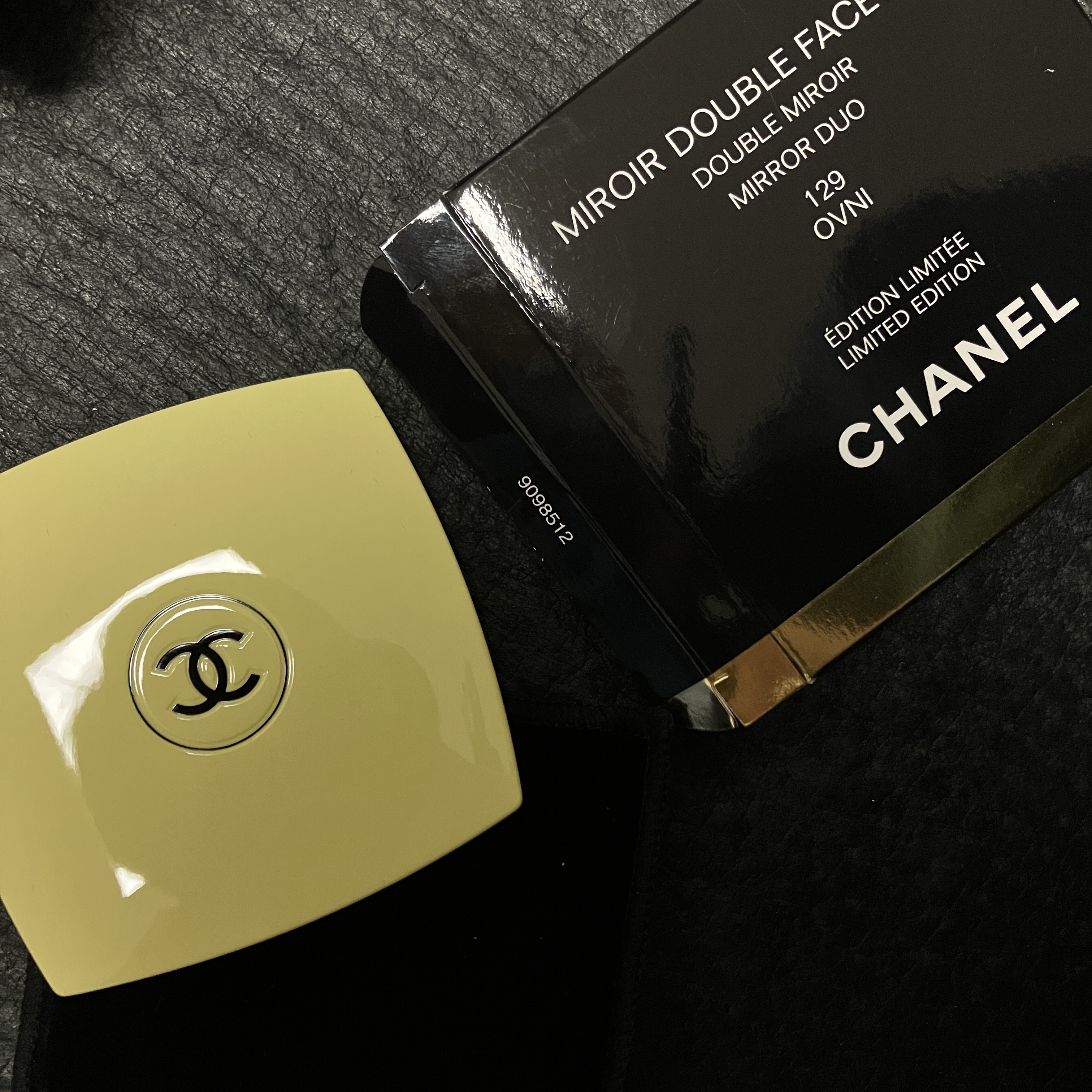 Chanel Codes Couleur Limited Edition Miroir Double Facettes 129 Ovni 착용 스타일