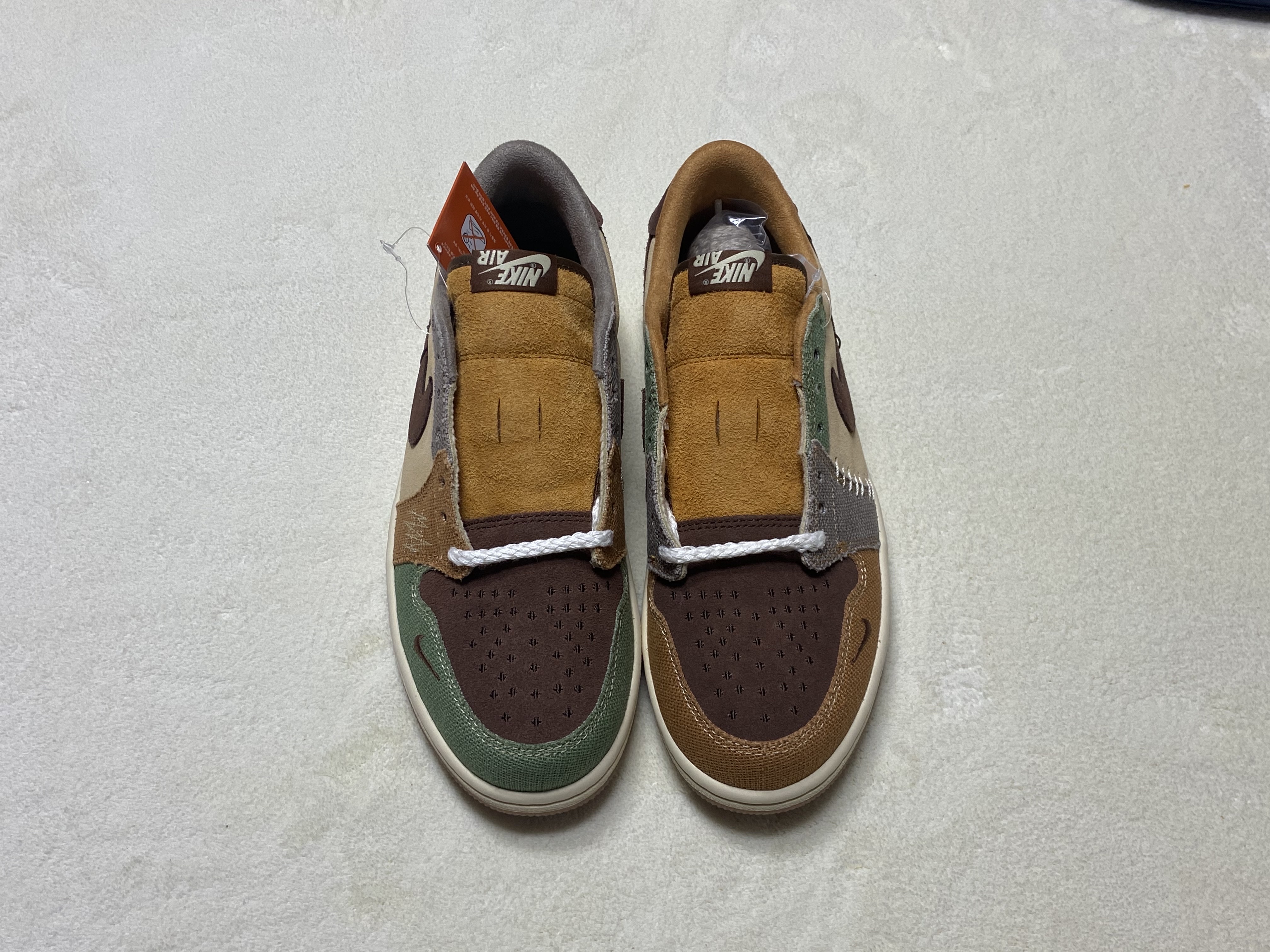 Jordan 1 x Zion Williamson Retro Low OG Flax and Oil Green 착용 스타일 - 2
