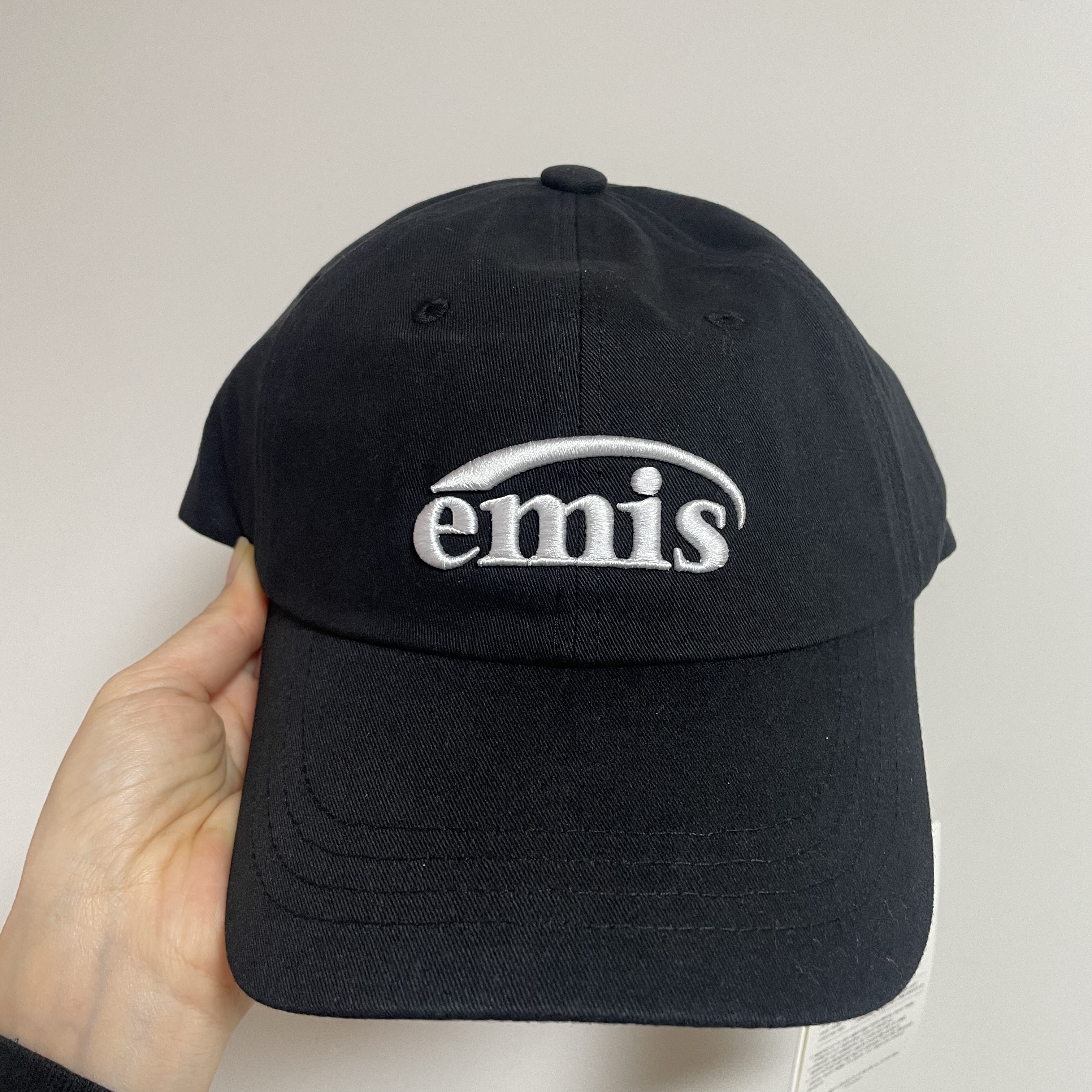 Emis New Logo Emis Cap Black 착용 스타일 - 3