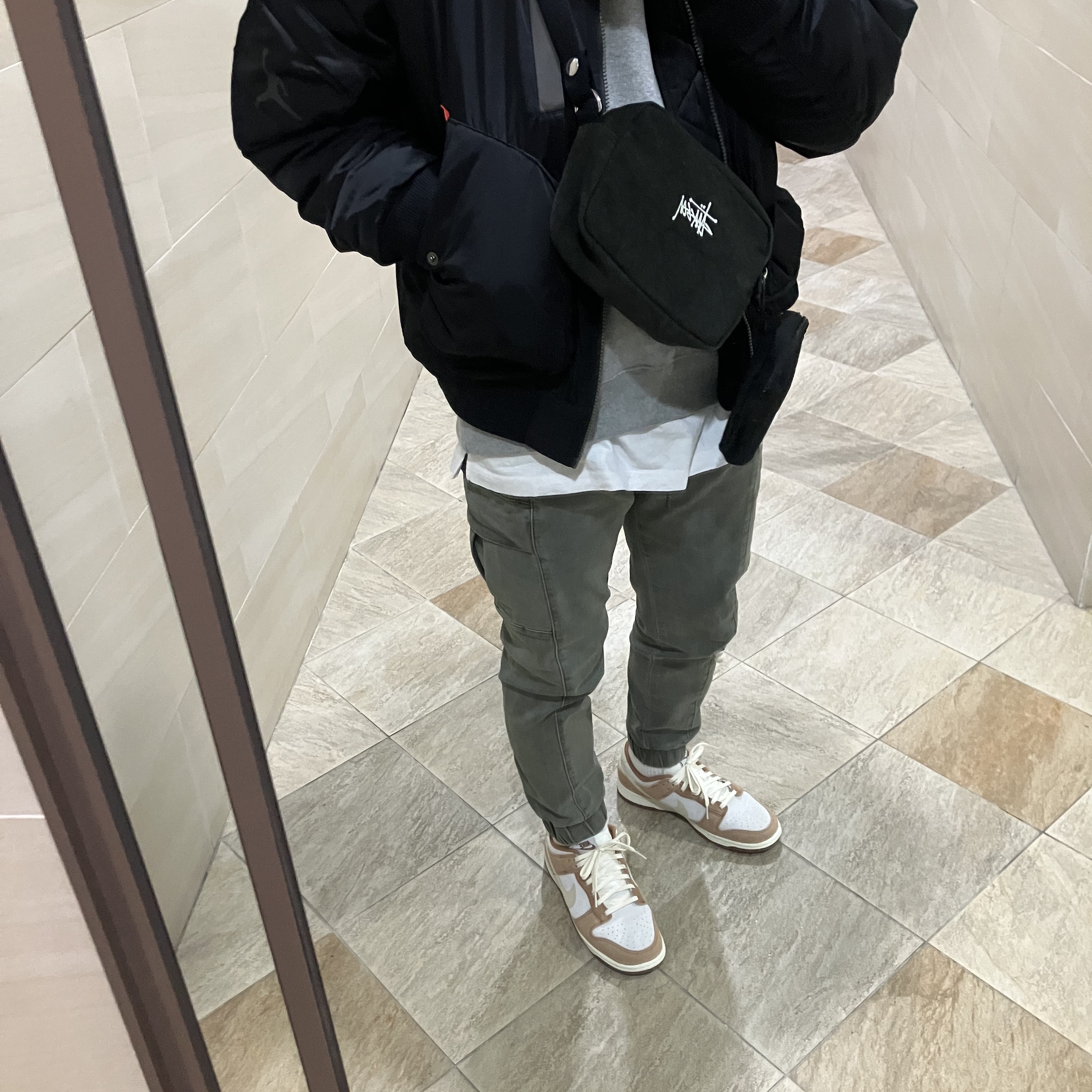 Stussy Canvas Side Pouch Washed Black, Nike Dunk Low Pro Premium Medium Curry 착용 스타일