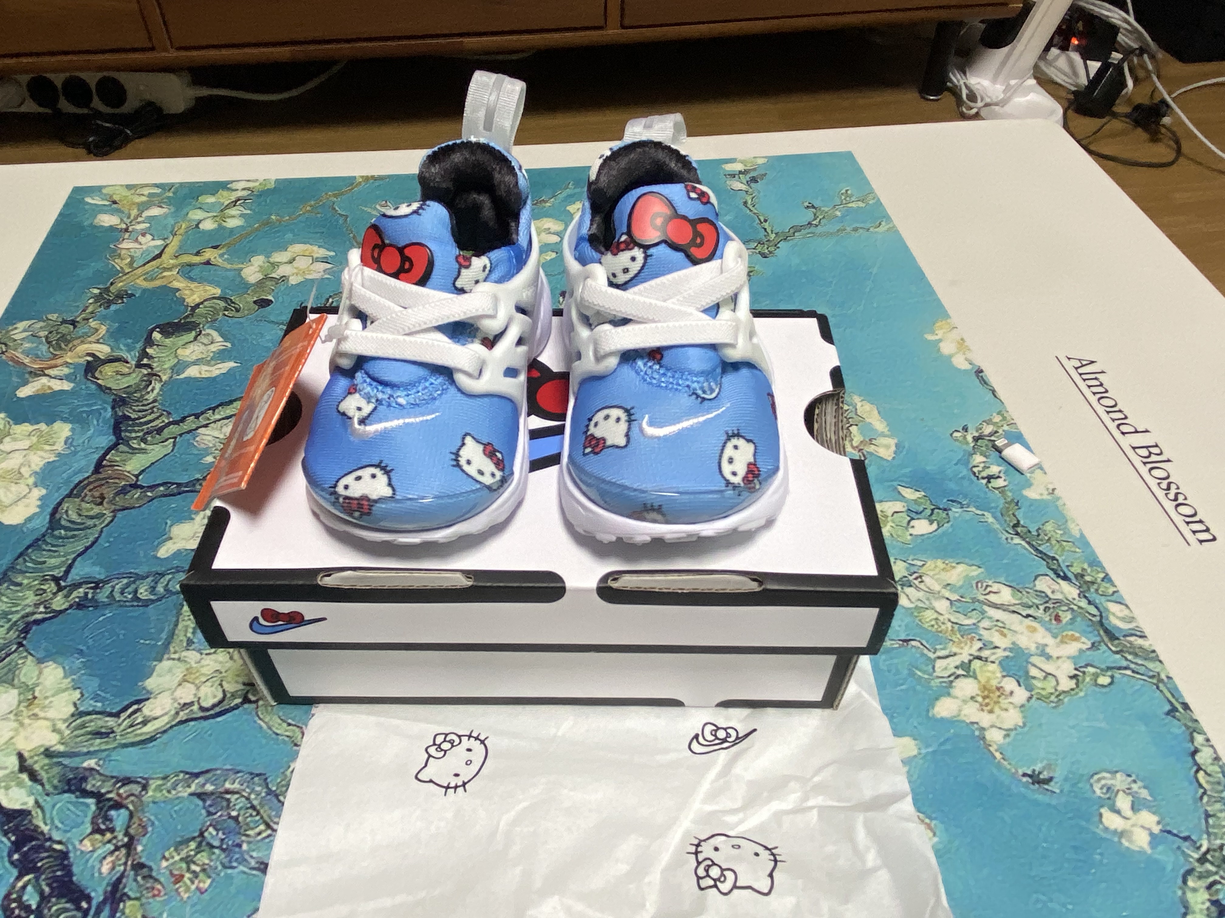 (TD) Nike x Hello Kitty Air Presto University Blue 착용 스타일 - 2
