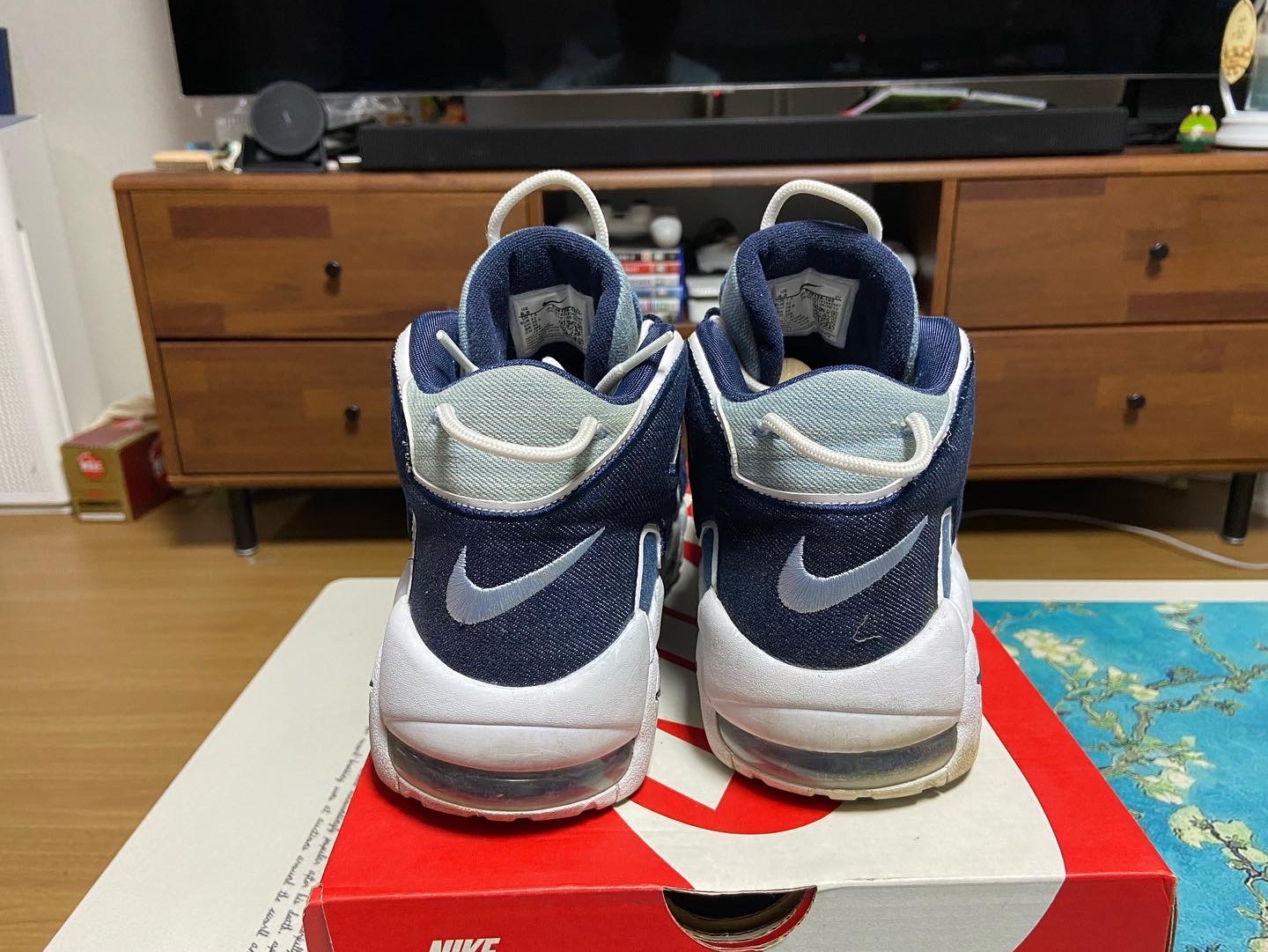 Nike Air More Uptempo 96 Denim 착용 스타일 - 3