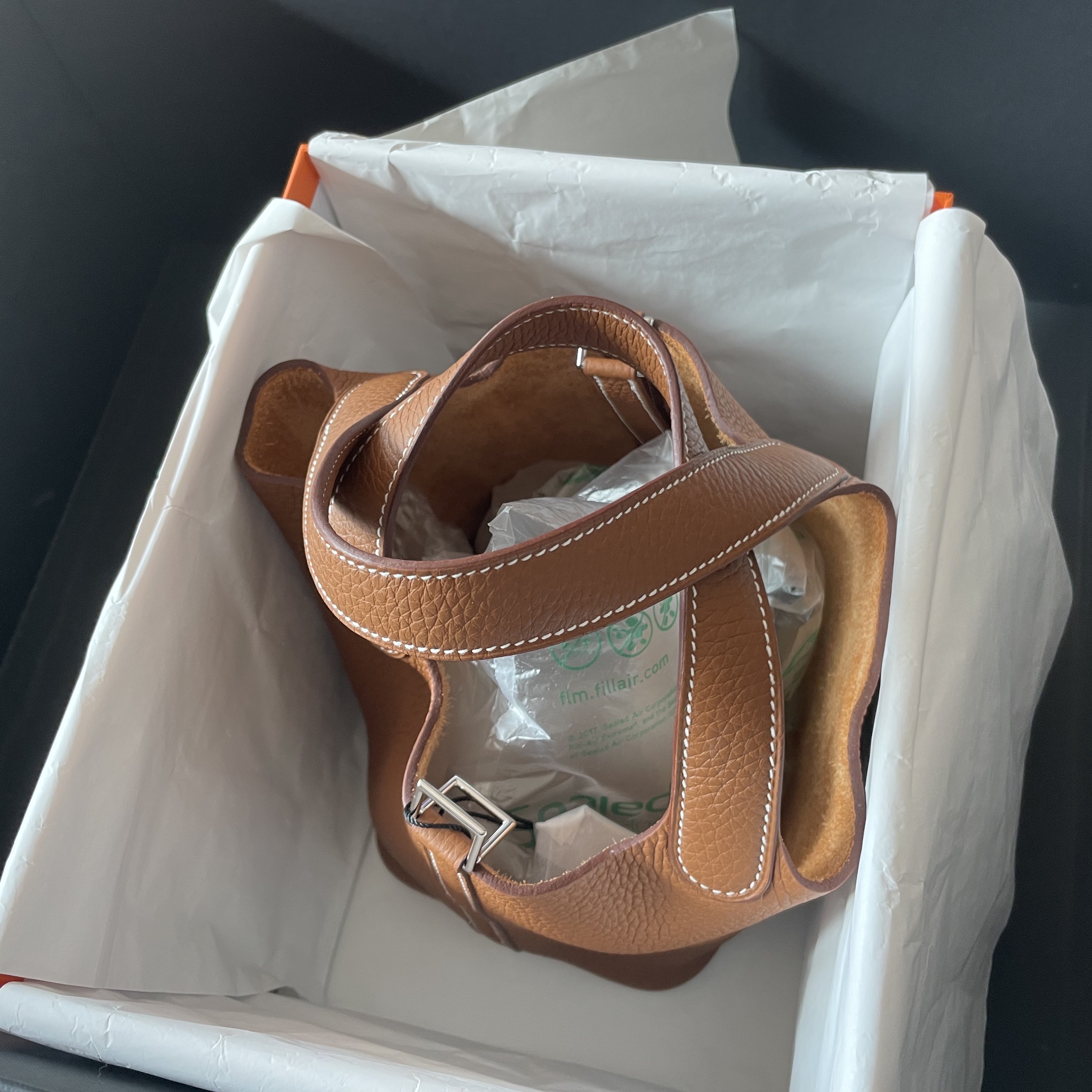 Hermes Picotin Lock 18 Bag Clemence & Palladium Gold 착용 스타일