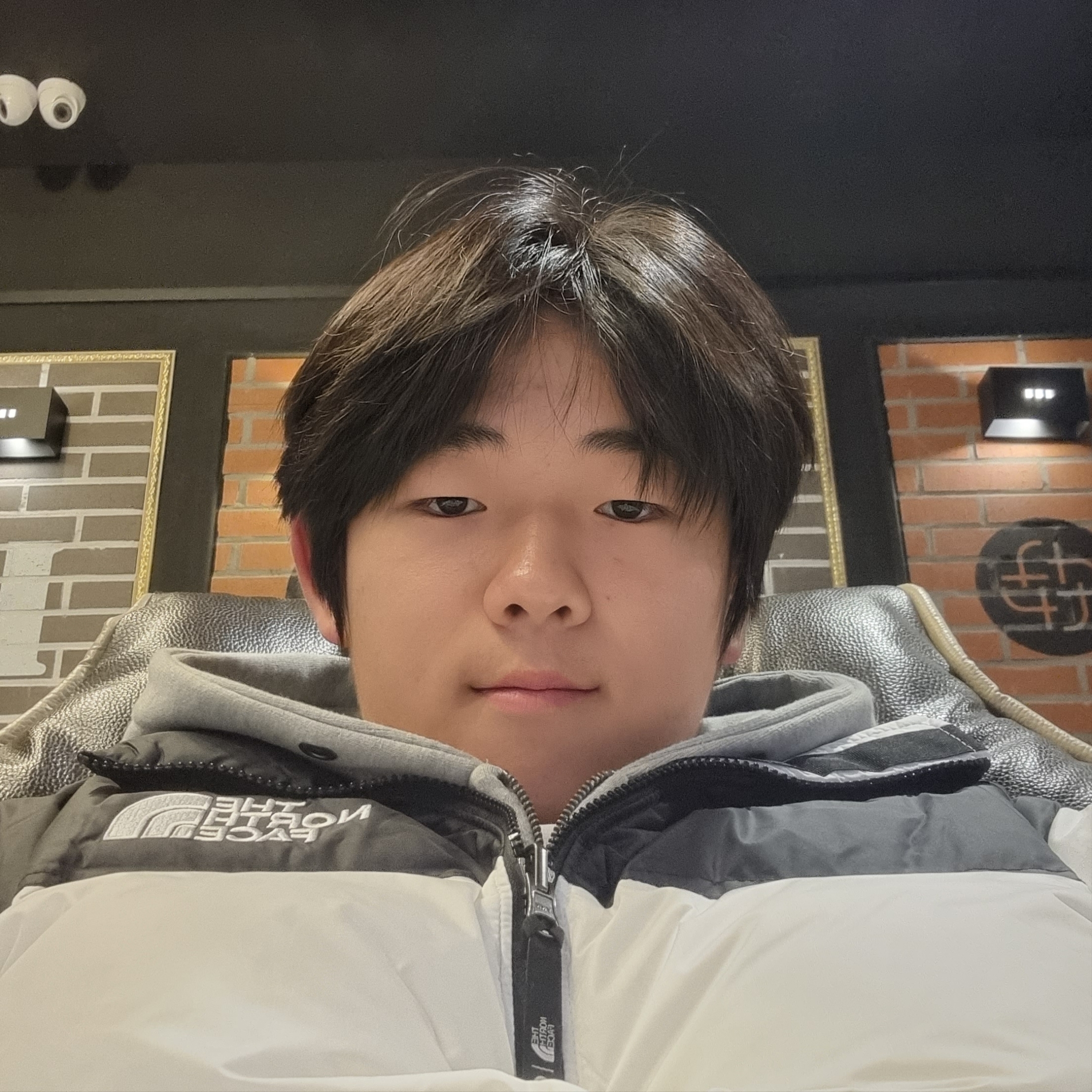 The North Face 1996 Eco Nuptse Jacket White 착용 스타일