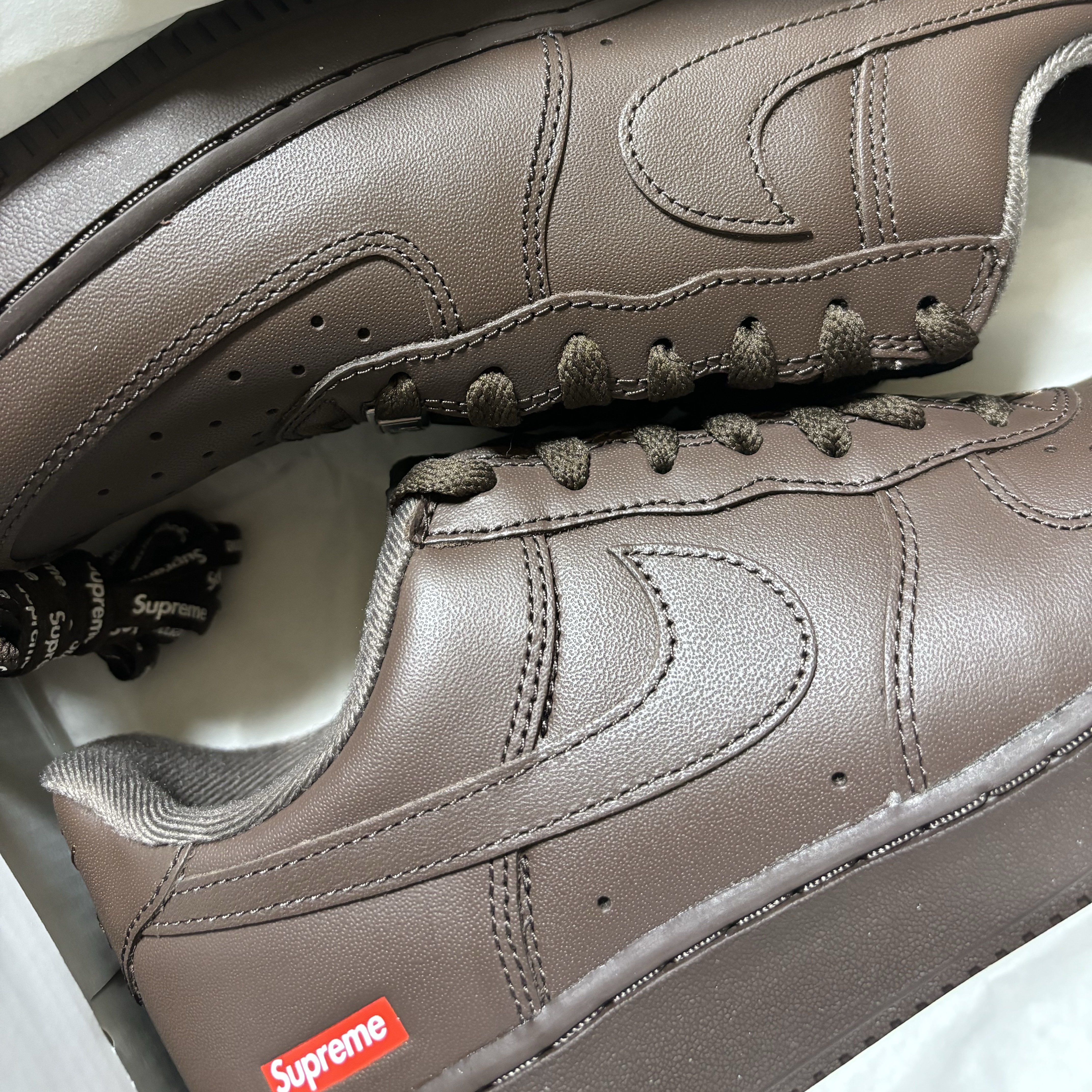 Nike x Supreme Air Force 1 Low Baroque Brown 착용 스타일 - 1