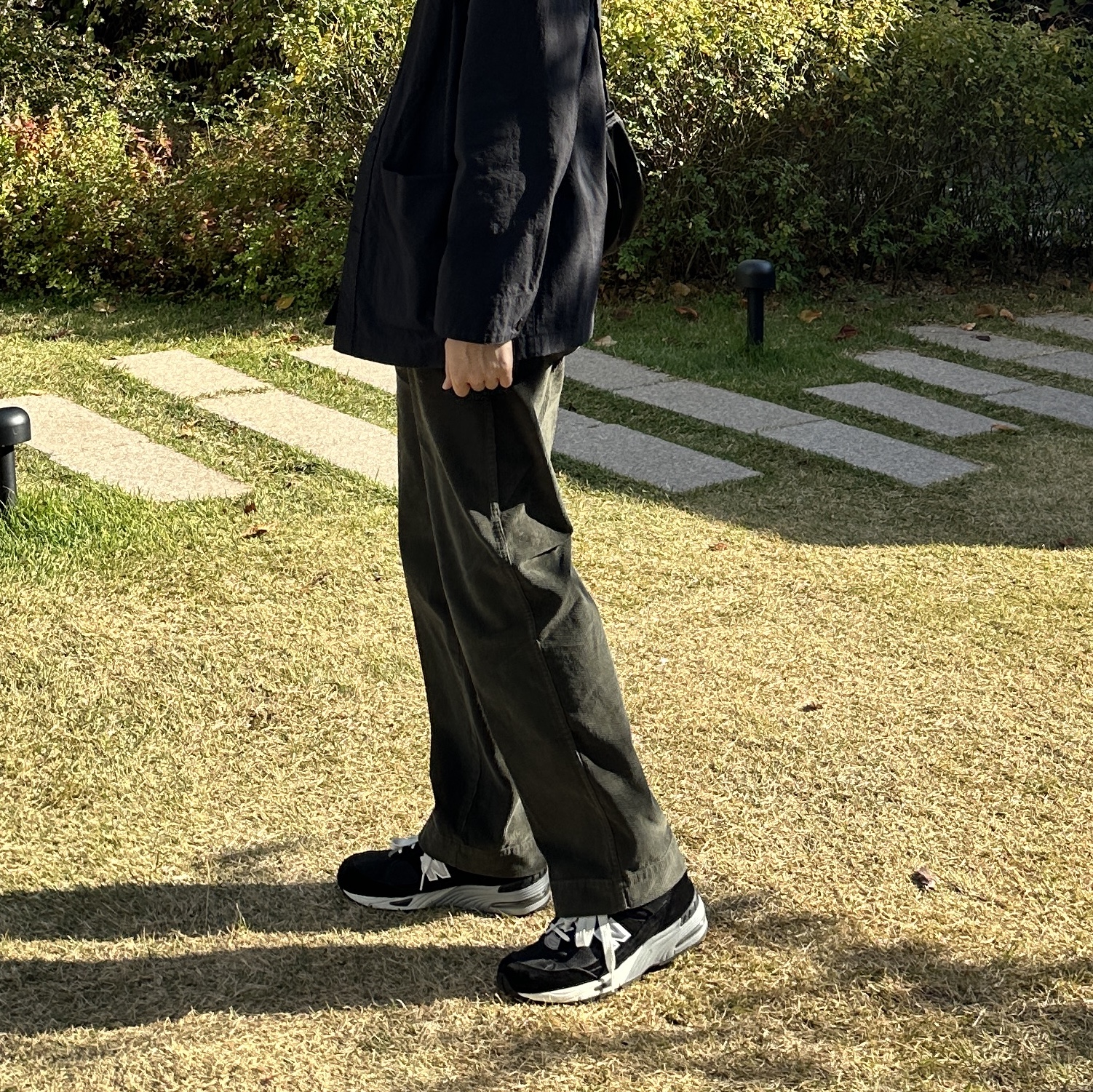 New Balance 991 Made in UK Black Silver 착용 스타일 - 2