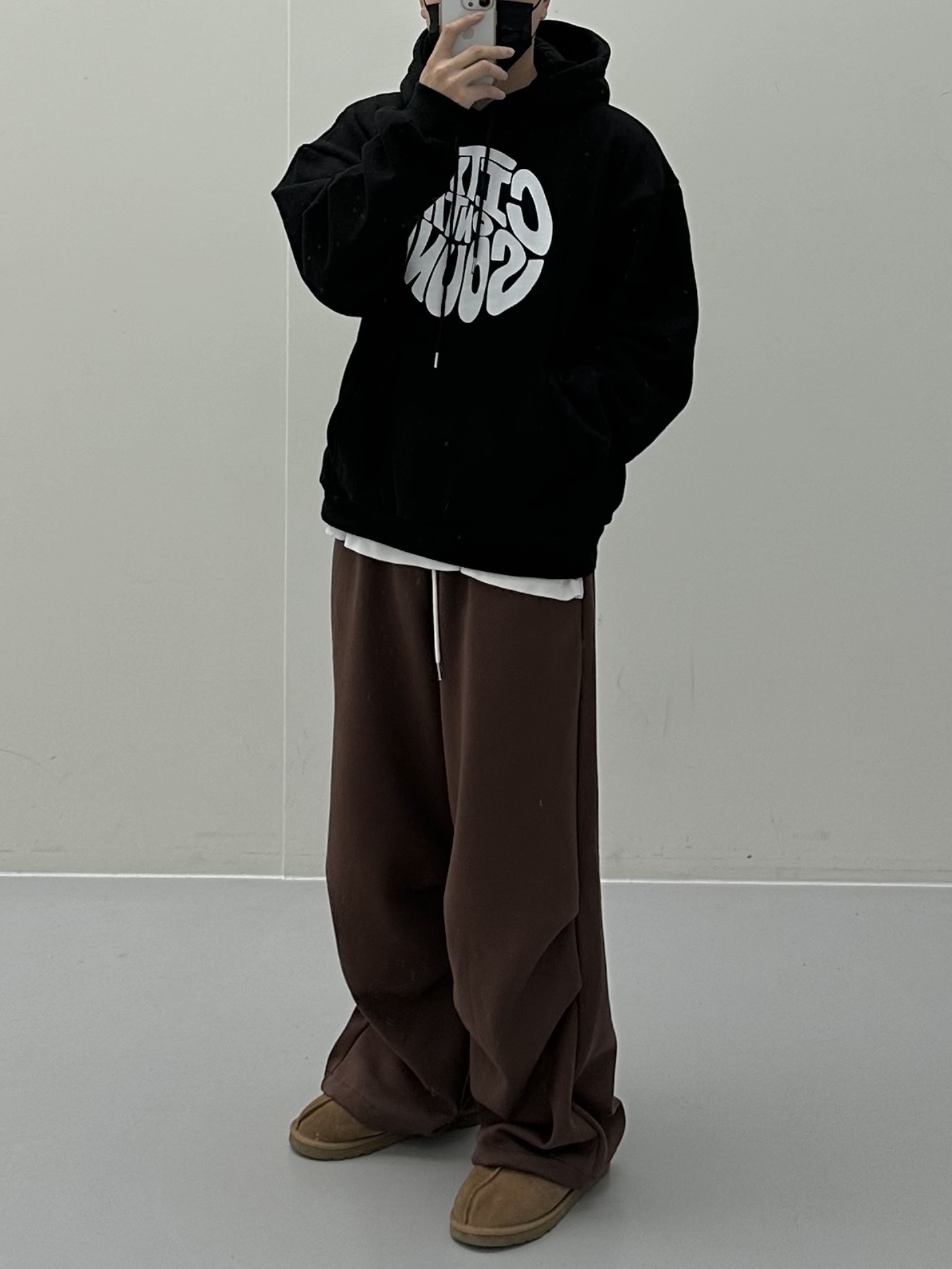 UGG Tasman Slipper Chestnut 착용 스타일 - 4