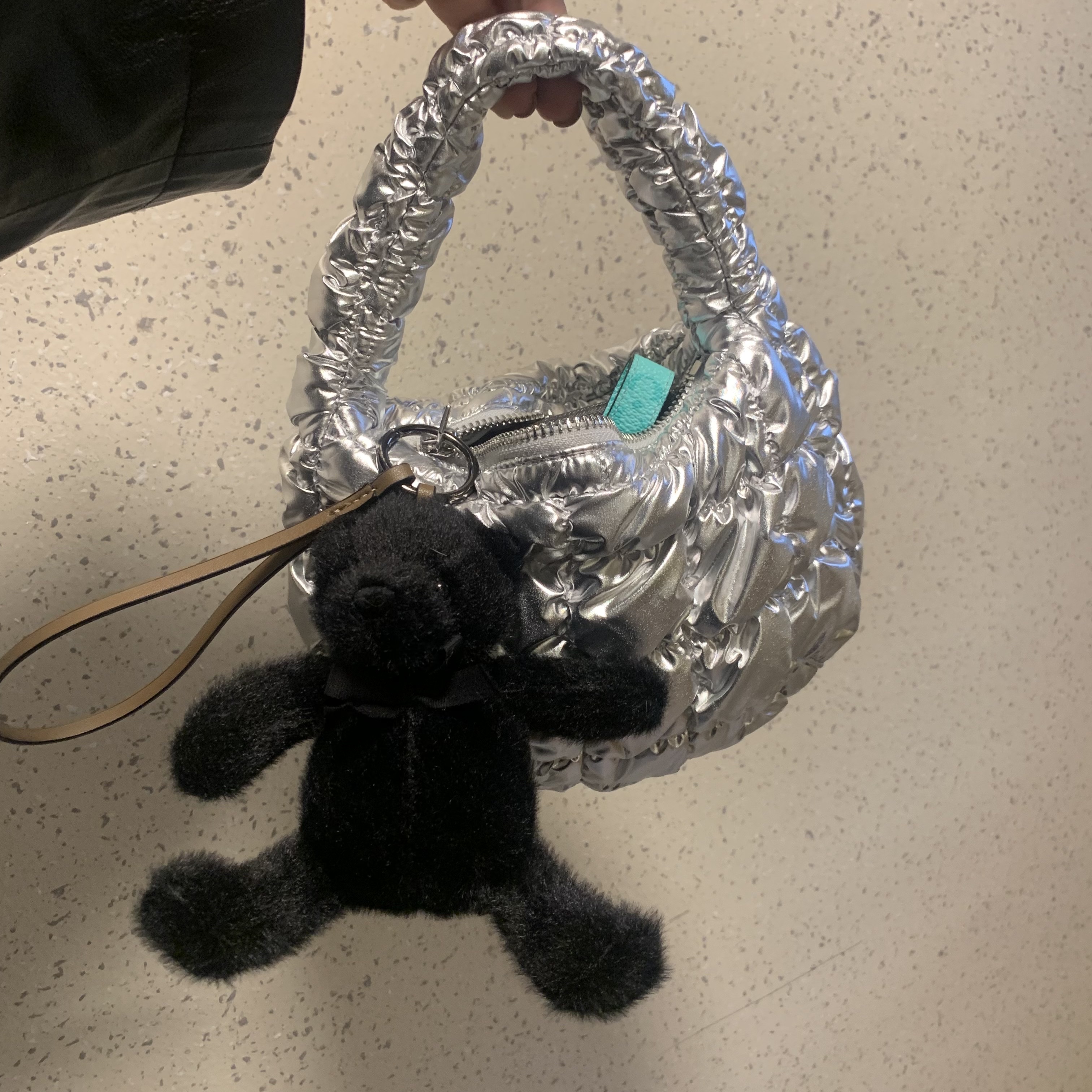 COS Quilted Micro Bag Silver 착용 스타일