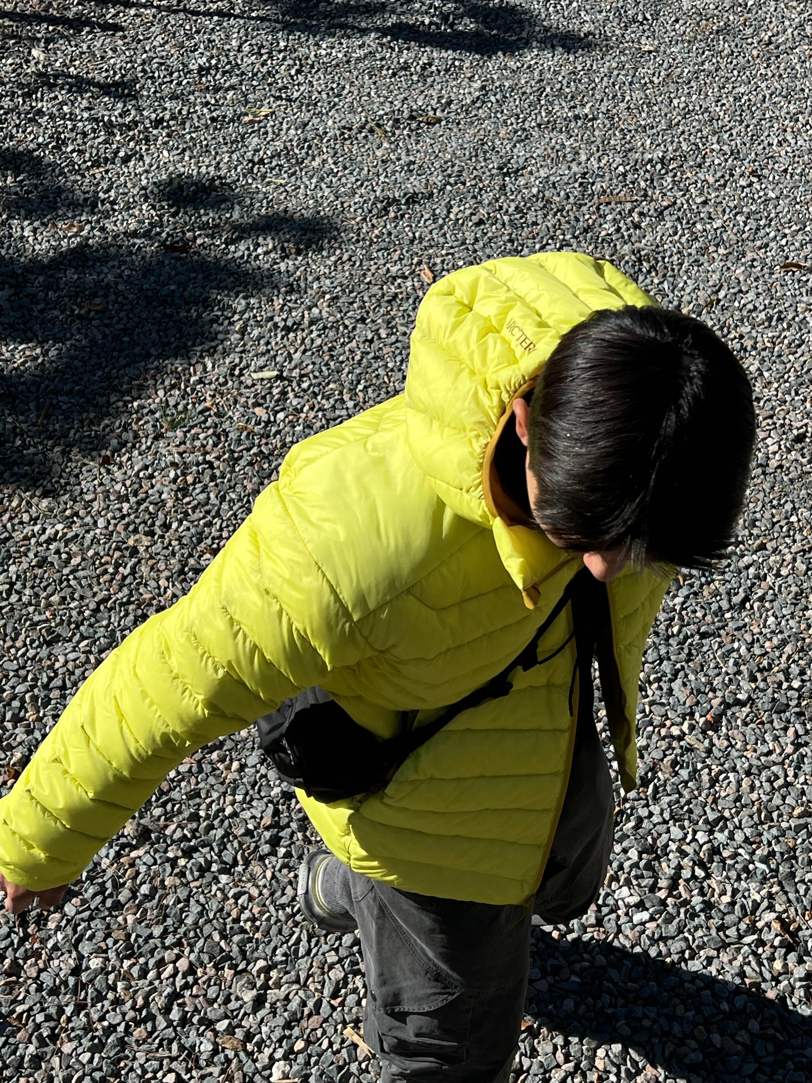 Arc'teryx Cerium Hoody Oracle, Ignota Core:5 Washed Cargo Pants Charcoal 착용 스타일 - 2