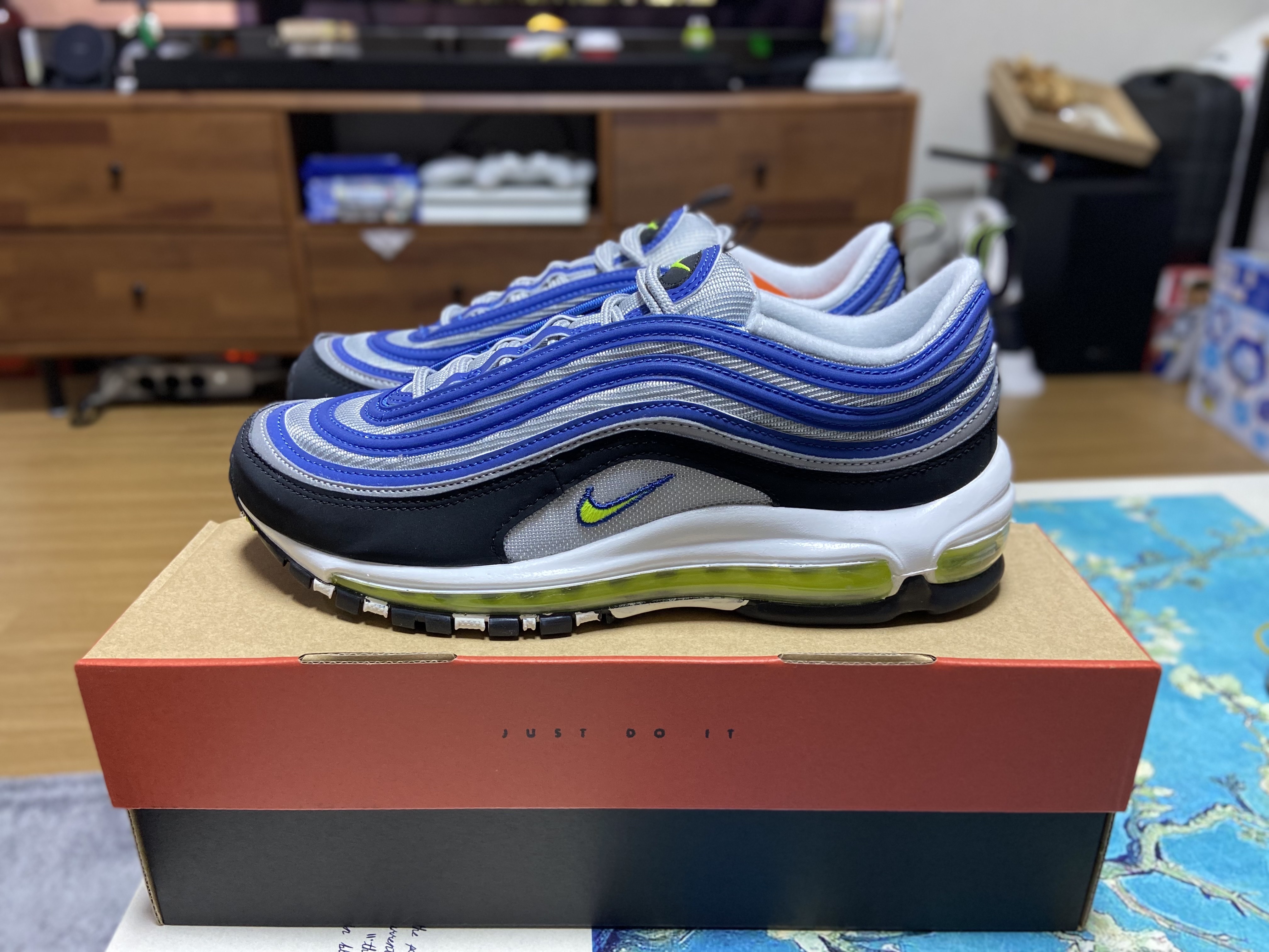 Nike Air Max 97 OG Atlantic Blue and Voltage Yellow 착용 스타일 - 4