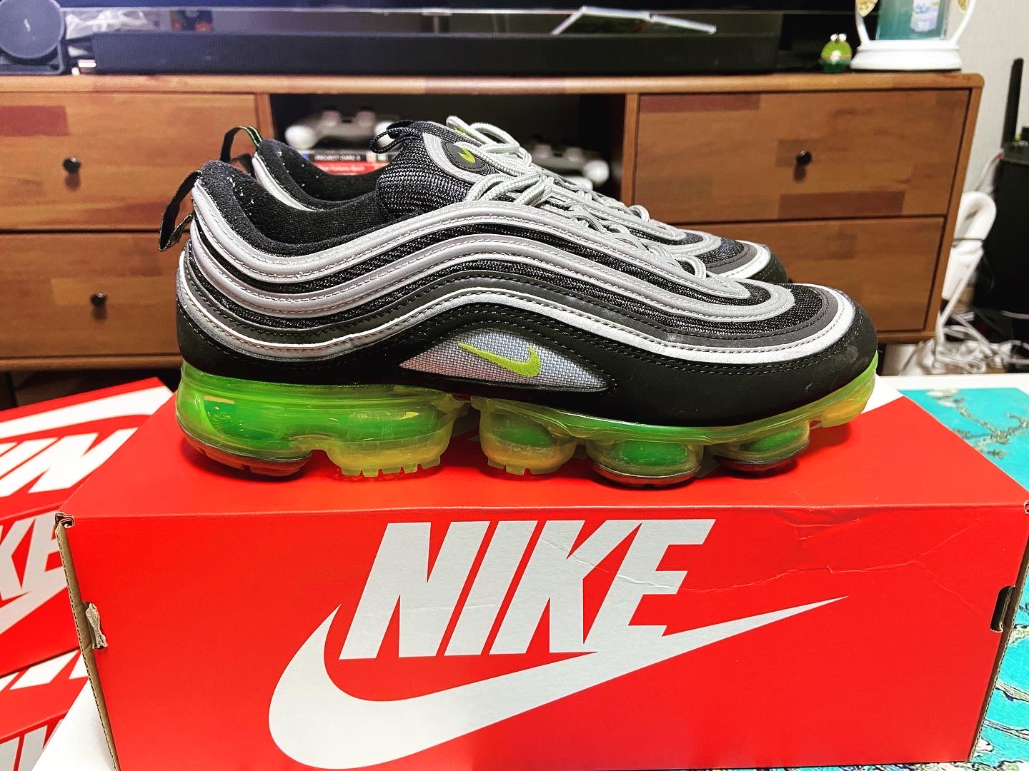 Nike Air VaporMax 97 Black Volt 착용 스타일 - 1