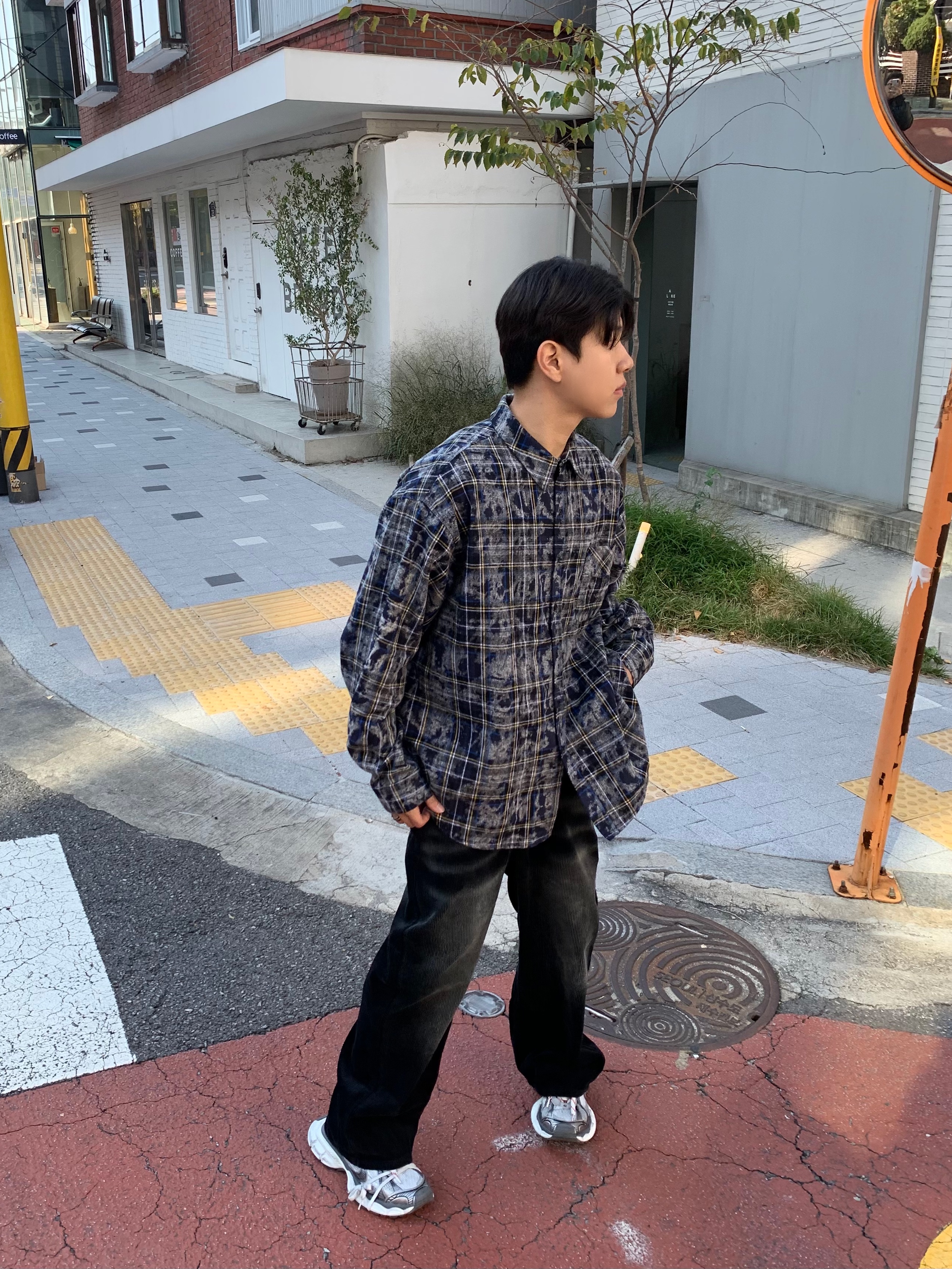 Balenciaga 3XL Sneakers Grey White Red 착용 스타일 - 7