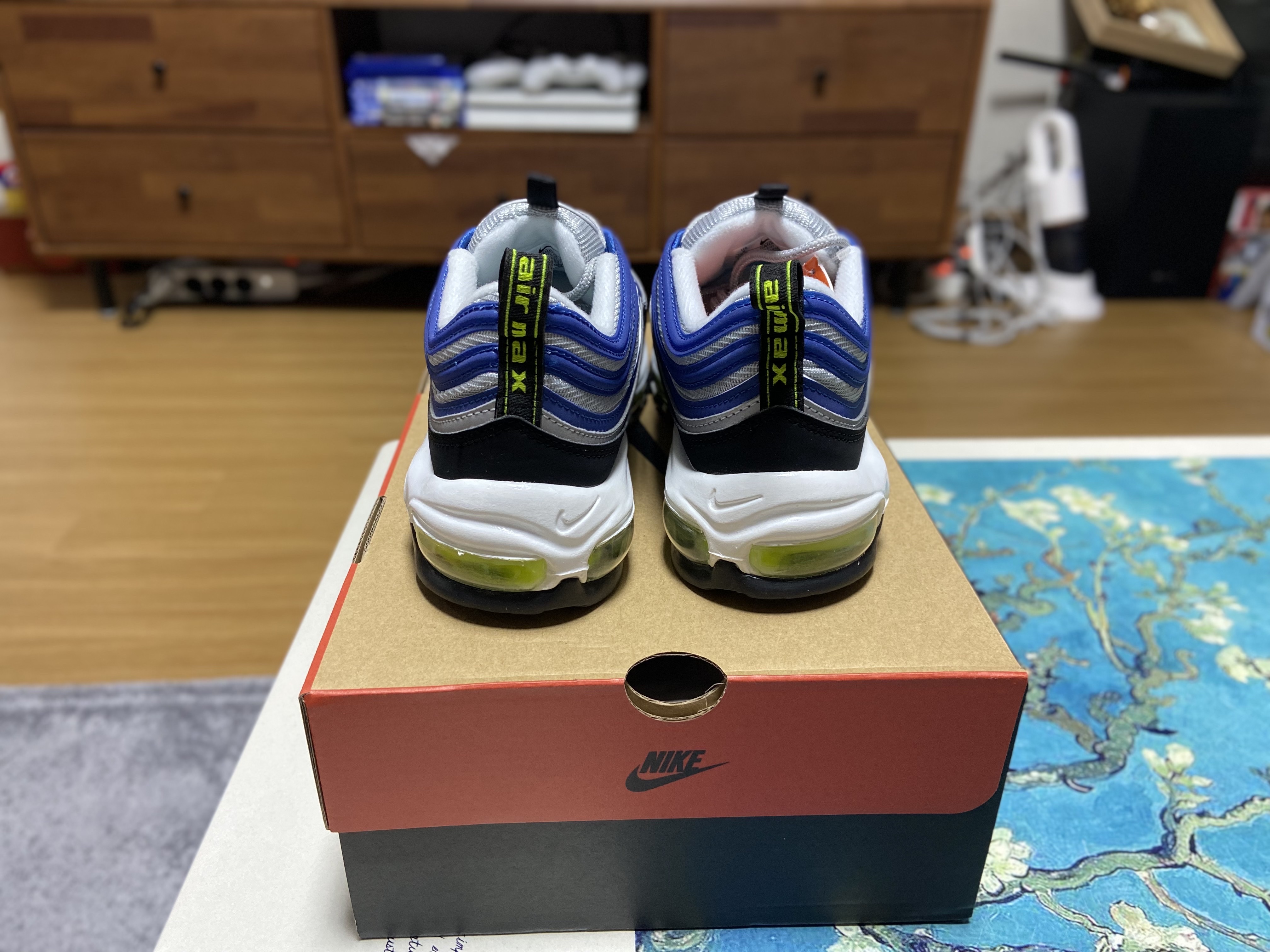 Nike Air Max 97 OG Atlantic Blue and Voltage Yellow 착용 스타일 - 3