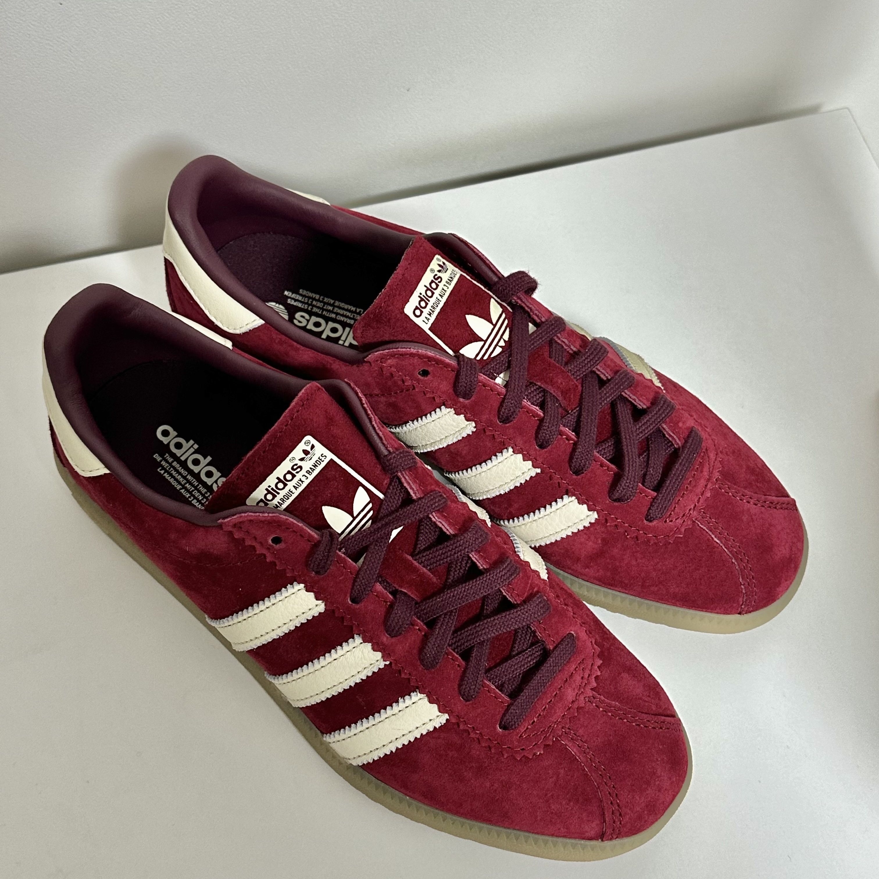 Adidas Bermuda College Burgundy 착용 스타일