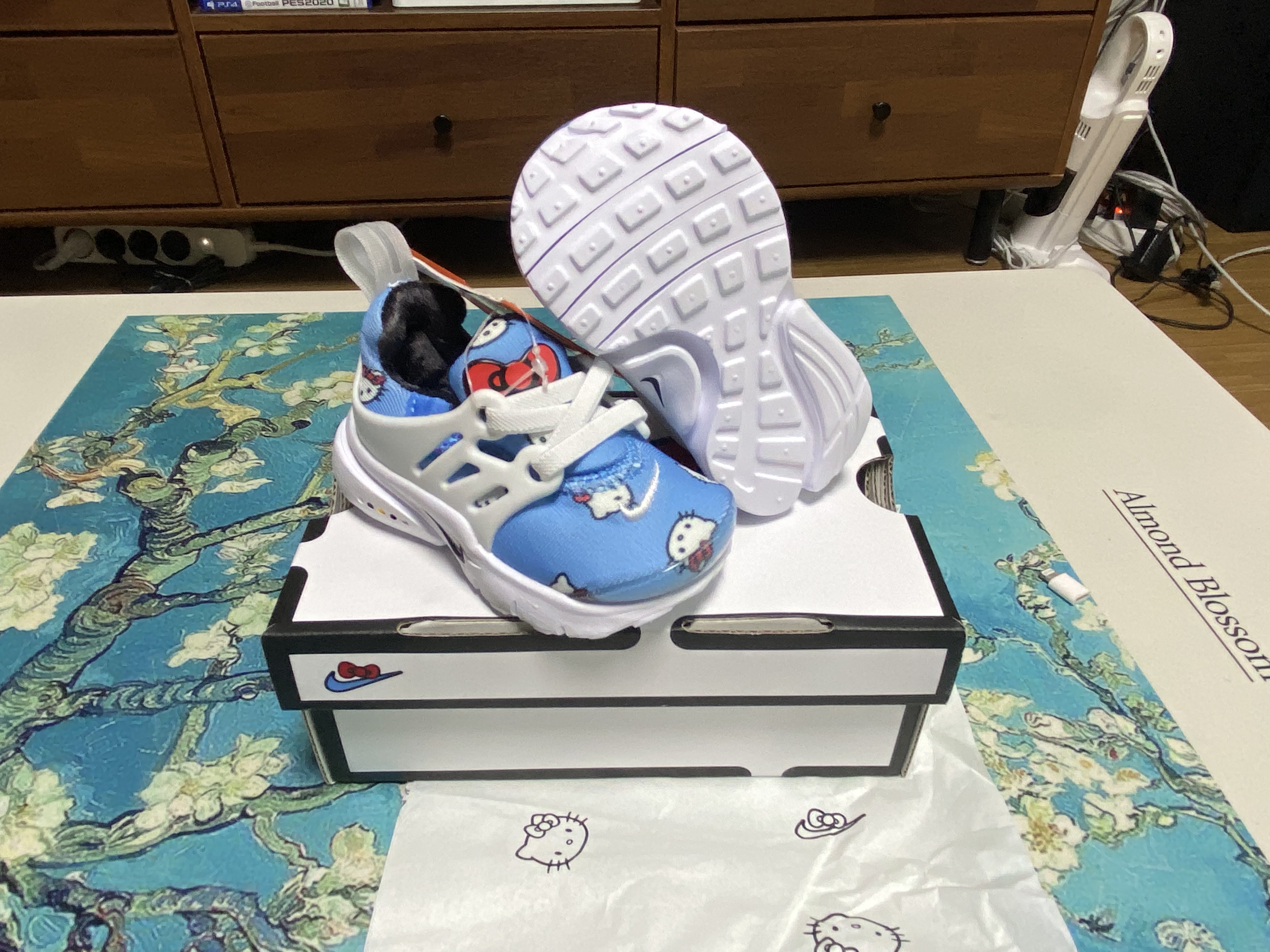 (TD) Nike x Hello Kitty Air Presto University Blue 착용 스타일 - 5