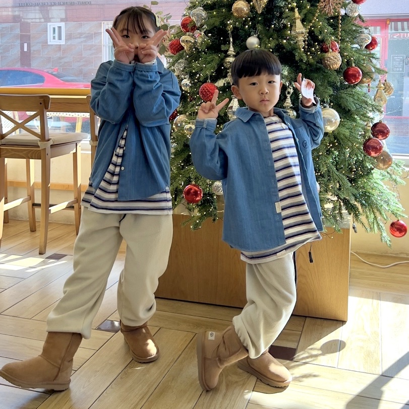 (Kids) UGG Classic II Boots Chestnut 착용 스타일