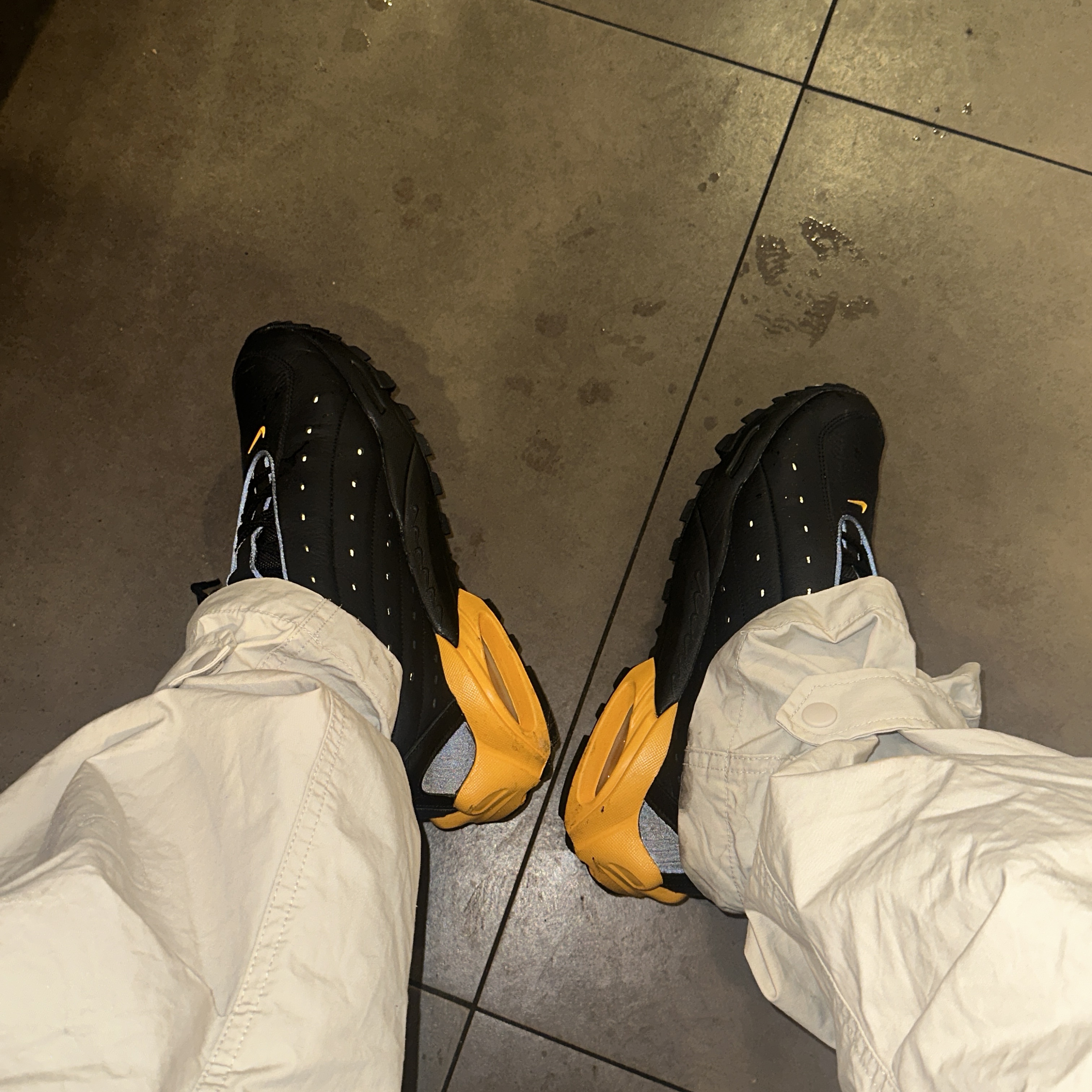 Nike x Drake Nocta Hot Step Air Terra Black and Yellow 착용 스타일