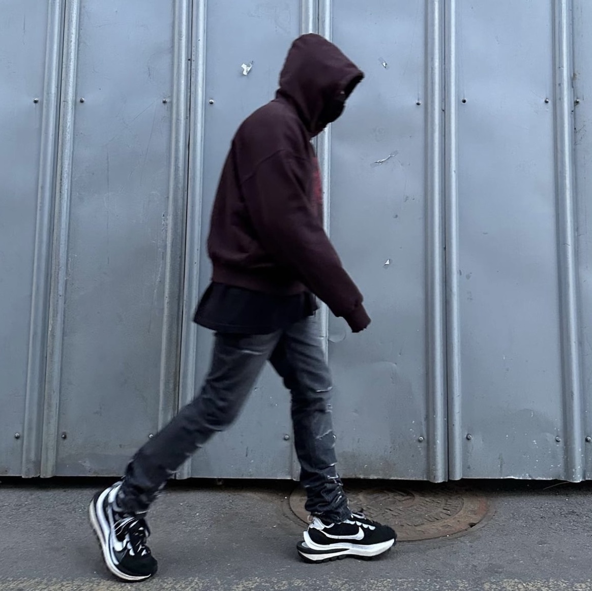 Undermycar Rumlow Back Zip Cotton Garment Bomber Dark Gull - 22FW, Nike x Sacai VaporWaffle Black White 착용 스타일 - 2