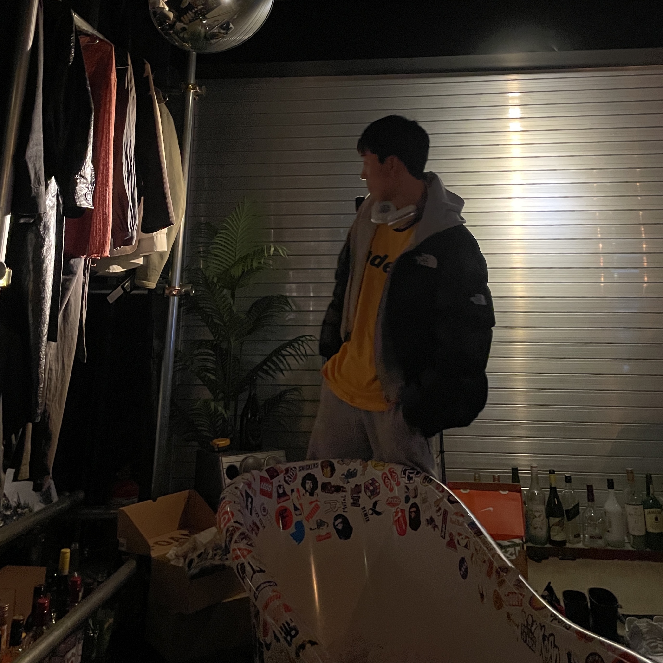 Apple AirPods Max Lightning Silver (Korean Ver.), The North Face Thermoball Traction Mule V Black 착용 스타일 - 3