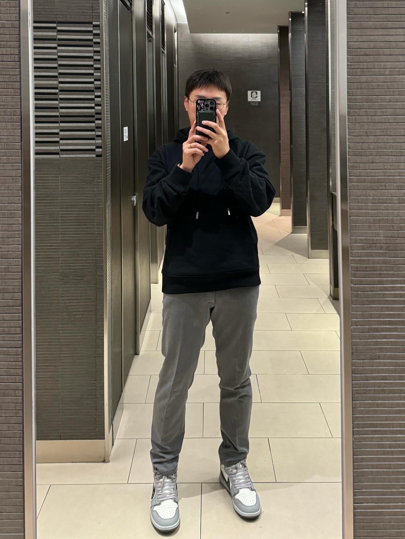 Wooyoungmi Flower Back Logo Hoodie Black - 23FW, Wooyoungmi Robe Coat Black 착용 스타일 - 4