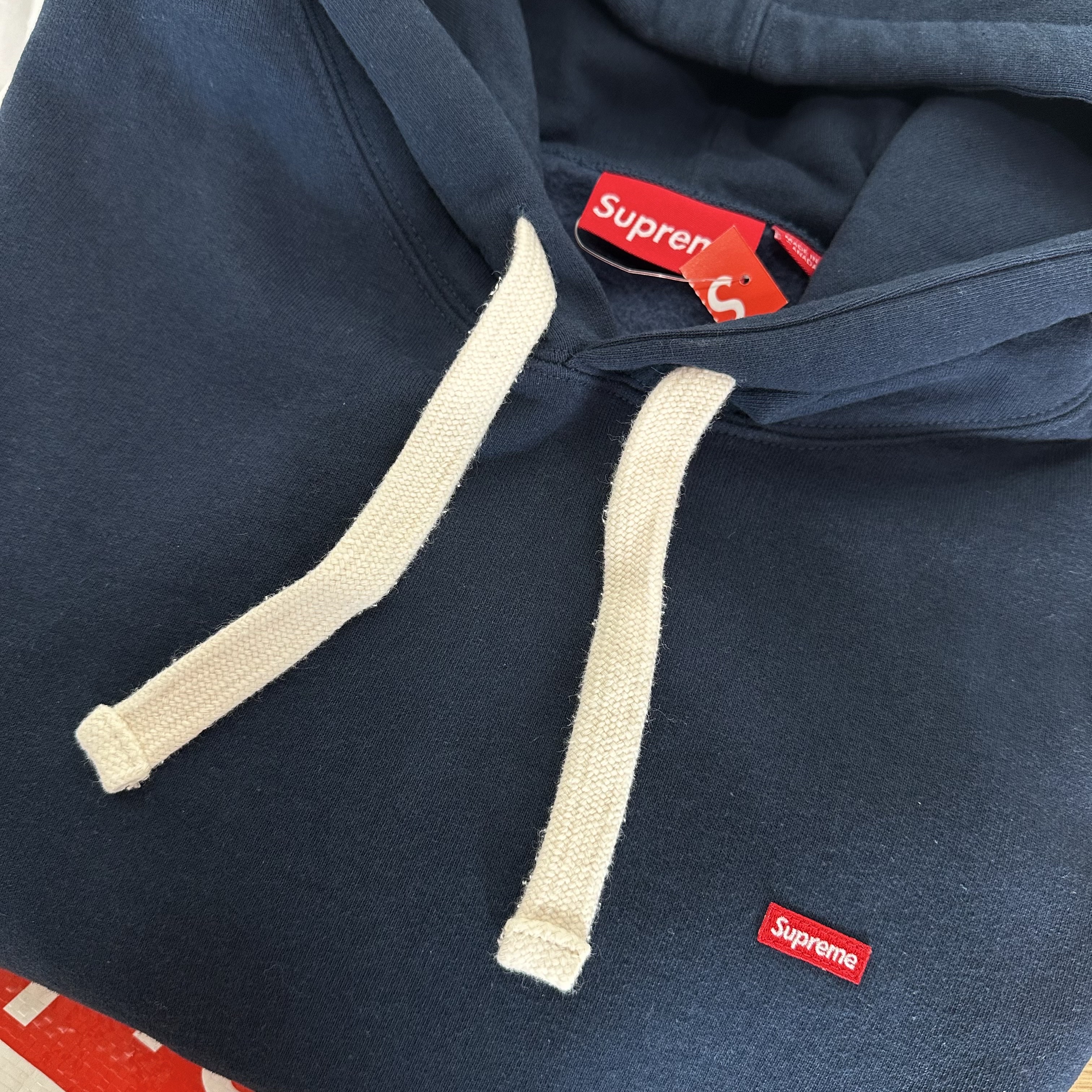 Supreme Small Box Drawcord Hooded Sweatshirt Navy - 23FW 착용 스타일