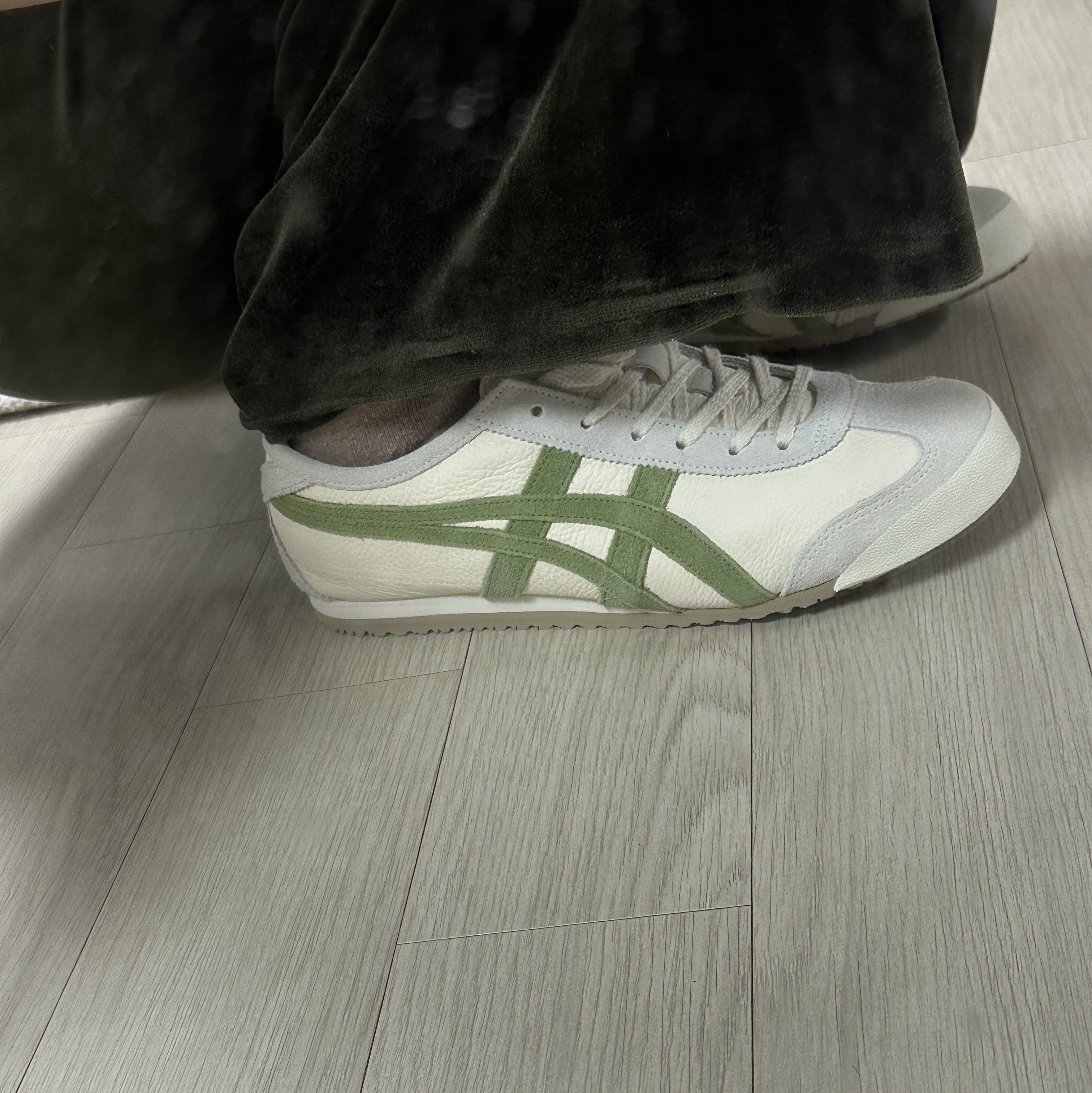 Onitsuka Tiger Mexico 66 Vintage Birch Cactus Green 착용 스타일 - 2