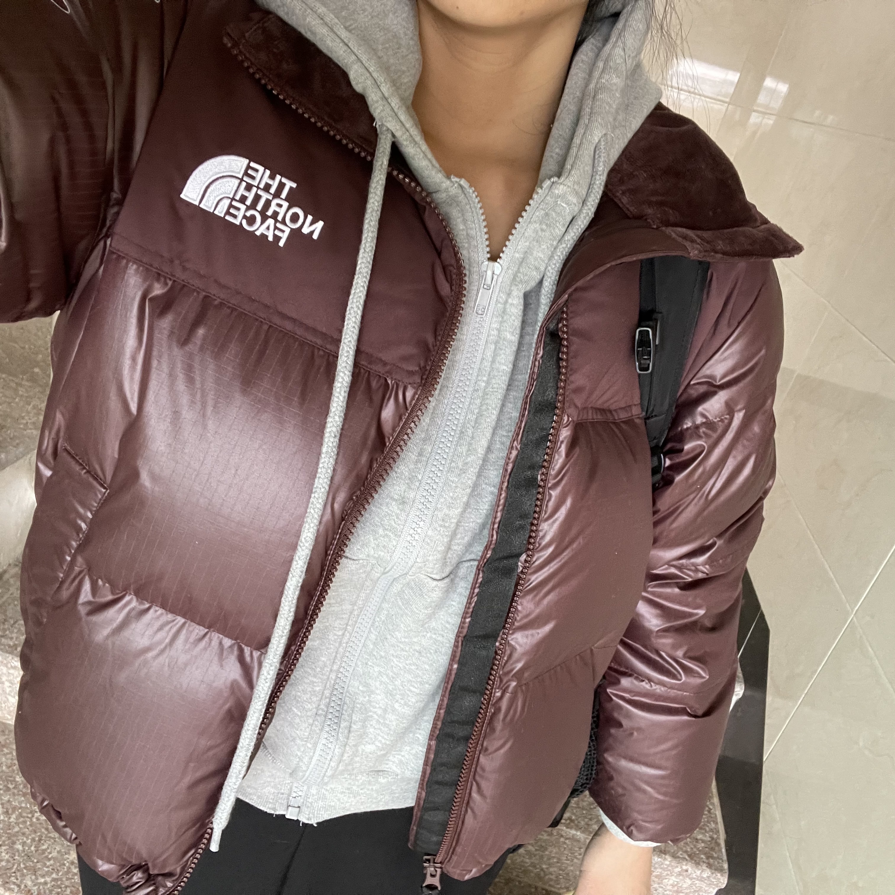 (W) The North Face White Label Novelty Nuptse Down Jacket Cocoa Brown, The North Face Big Shot Black 착용 스타일 - 3
